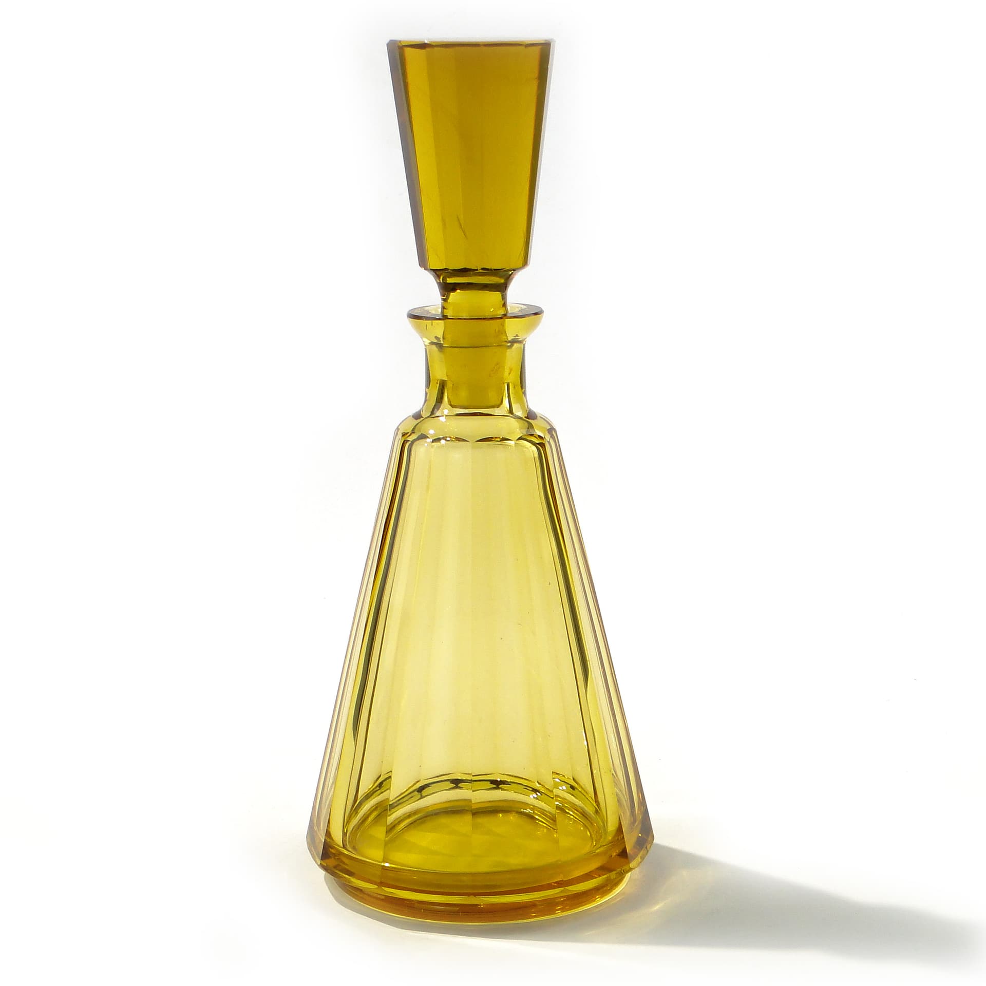 Decanter Art Deco, yellow crystal, Czech Republic, 1920s - 347323