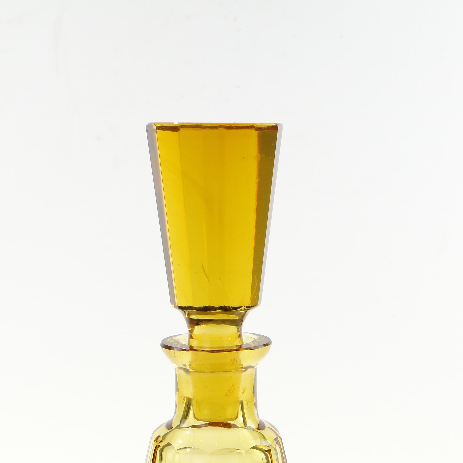 Decanter Art Deco, yellow crystal, Czech Republic, 1920s - 347321