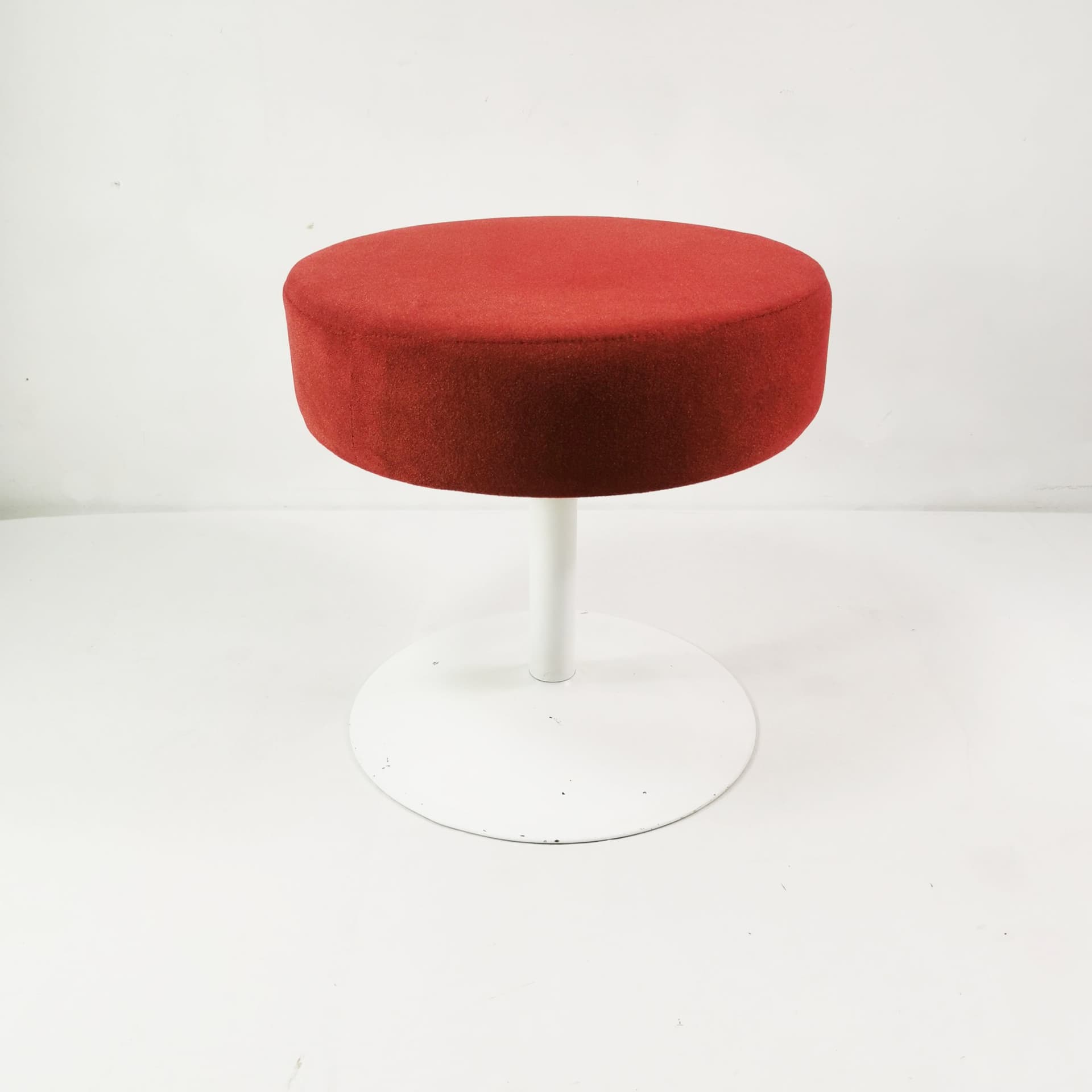 Stool Space Age, red fabric, white metal, Germany, 1970s. - 347482
