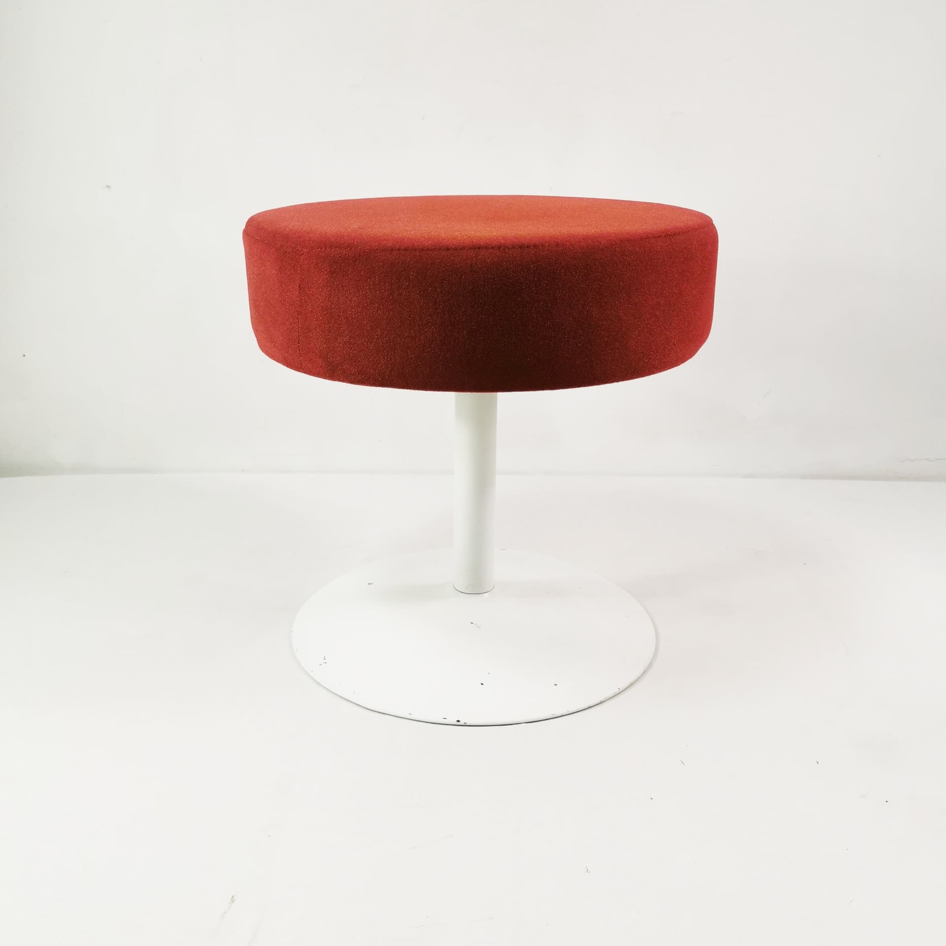 Stool Space Age, red fabric, white metal, Germany, 1970s. - 347486