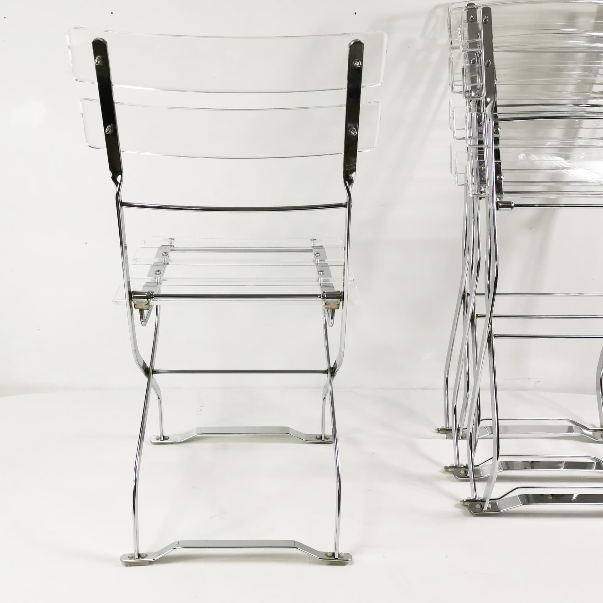 Set of four folding chairs, transparent plexiglass, silver metal, France, 1970s. - 347518