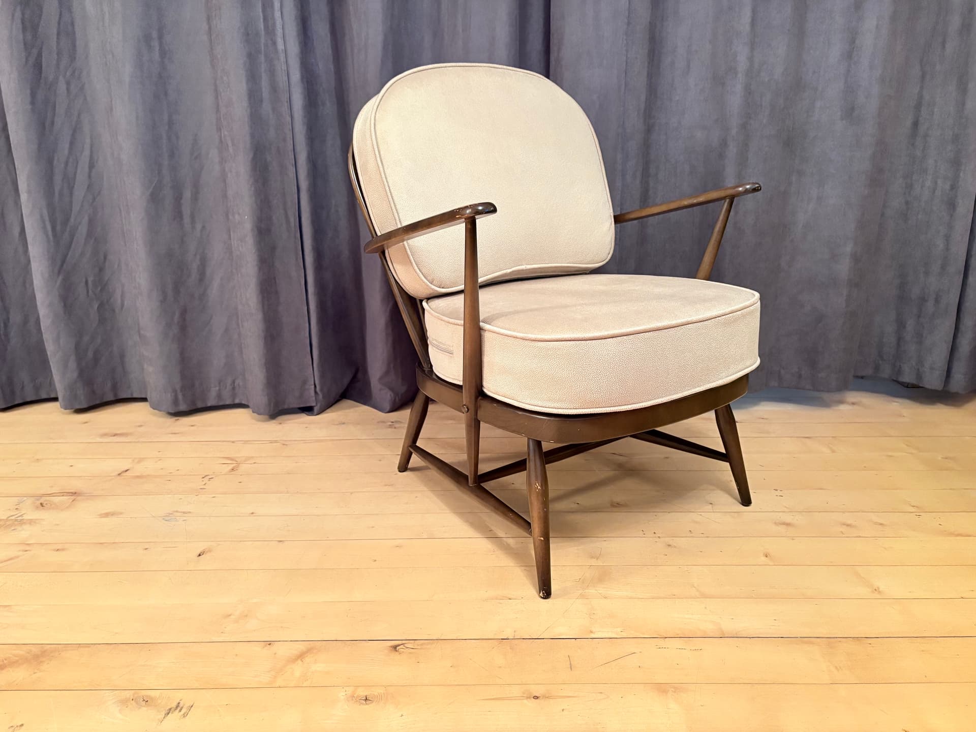 Armchair Windsor, brown wood, beige upholstery, by L. Ercolani, United Kingdom, 1960s. - 347847