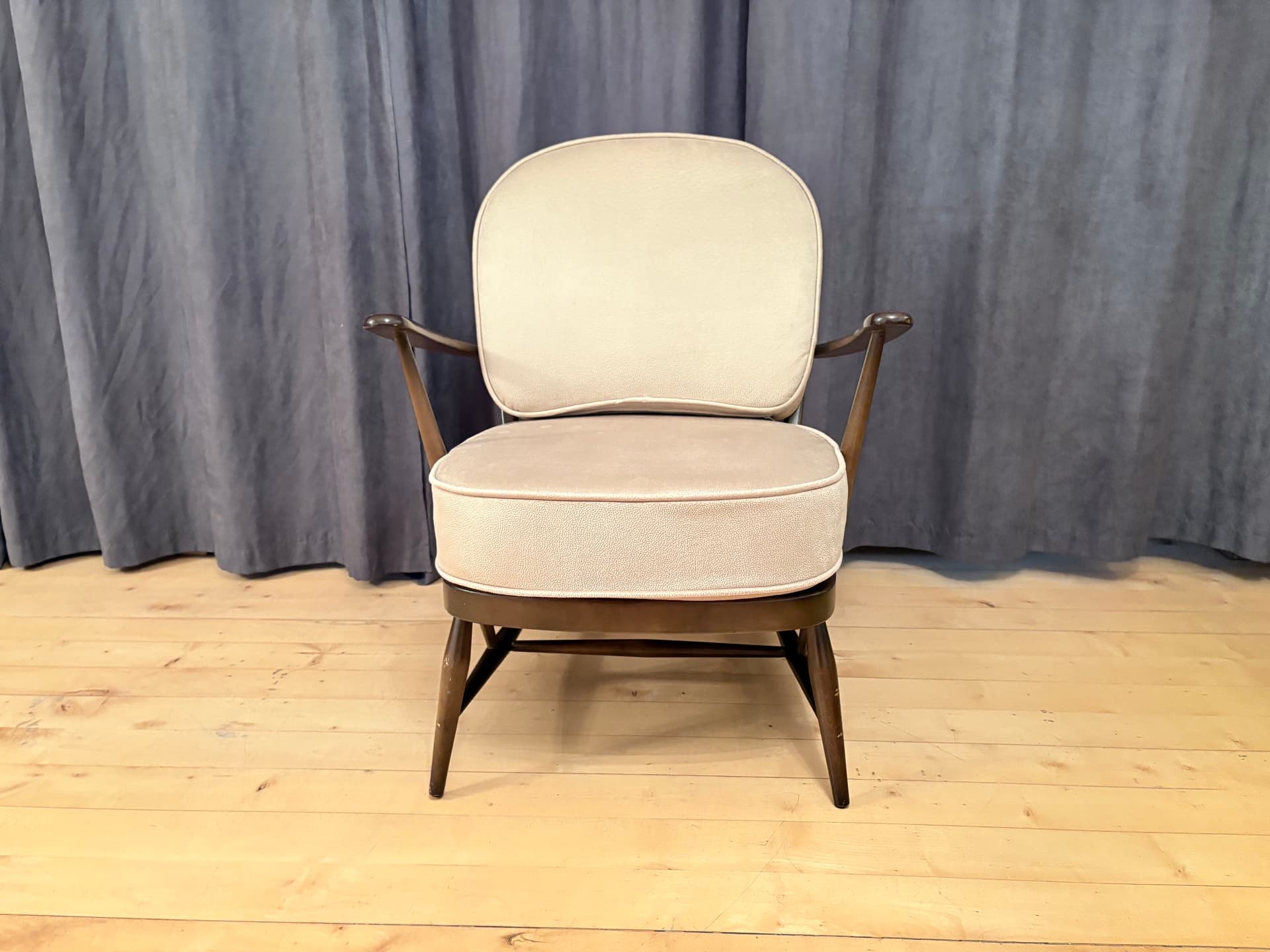 Armchair Windsor, brown wood, beige upholstery, by L. Ercolani, United Kingdom, 1960s. - 347850