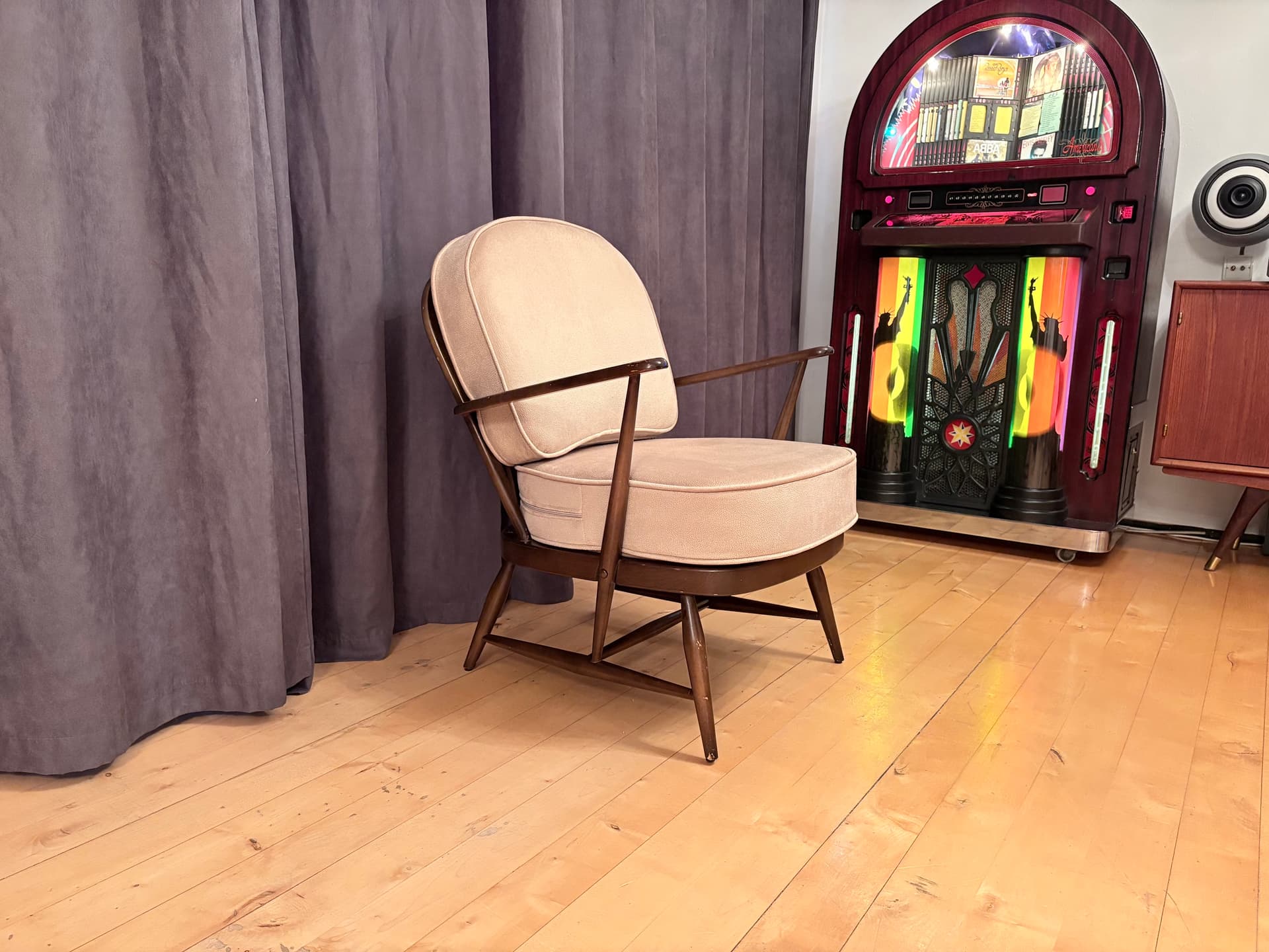 Armchair Windsor, brown wood, beige upholstery, by L. Ercolani, United Kingdom, 1960s. - 347853