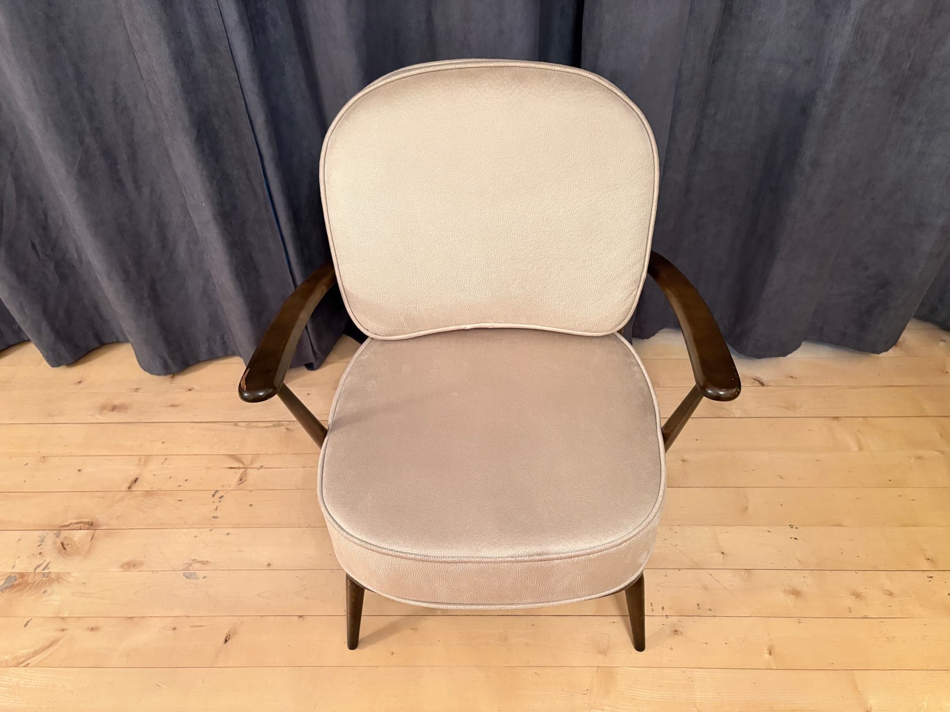 Armchair Windsor, brown wood, beige upholstery, by L. Ercolani, United Kingdom, 1960s. - 347854