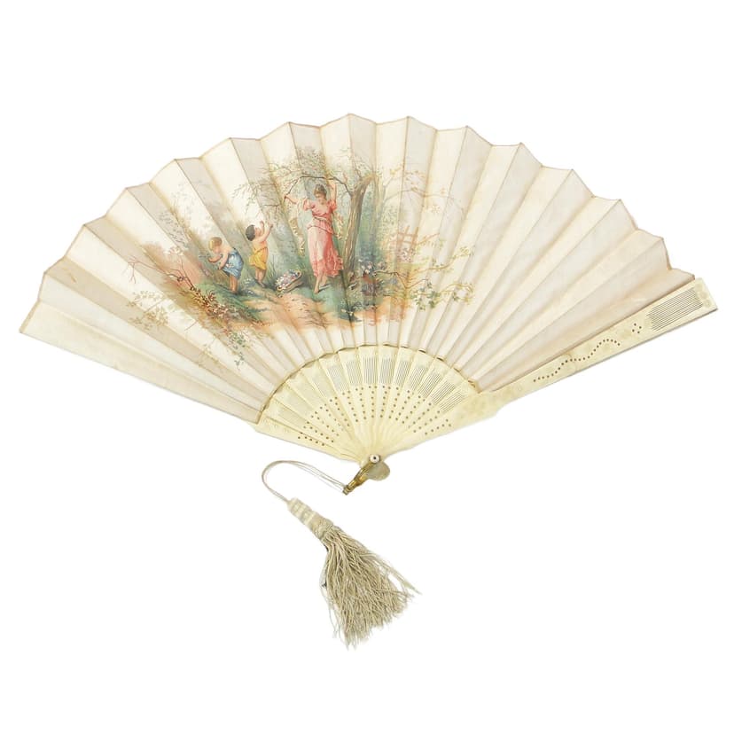 Artistic fan, openwork cream bone, cream silk, 19th century