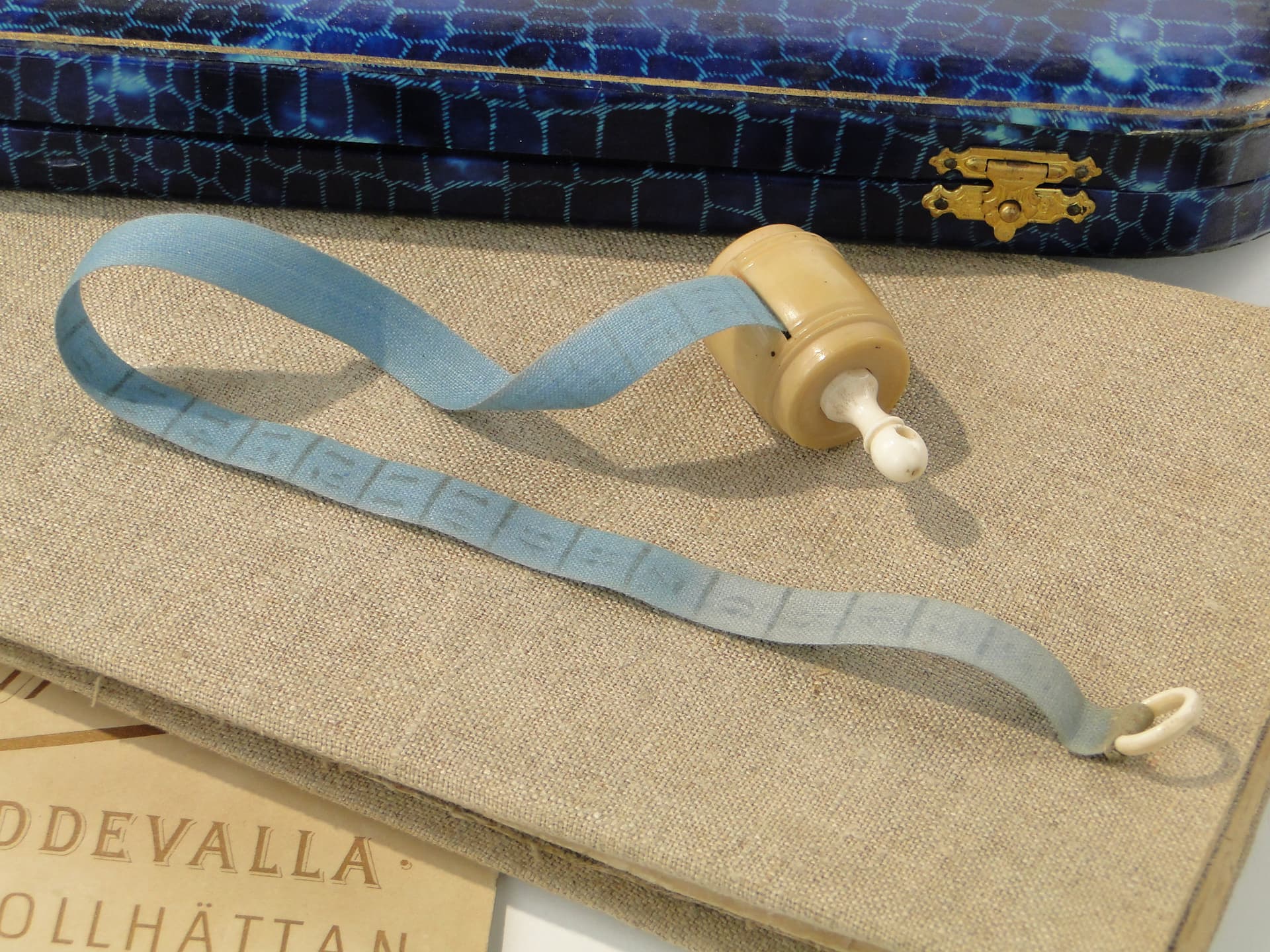 Miniature tailor's tape measure, beige white bone, France, 19th century - 347936