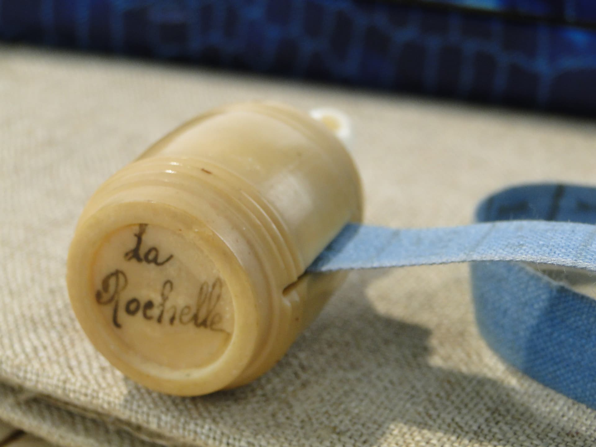 Miniature tailor's tape measure, beige white bone, France, 19th century - 347939