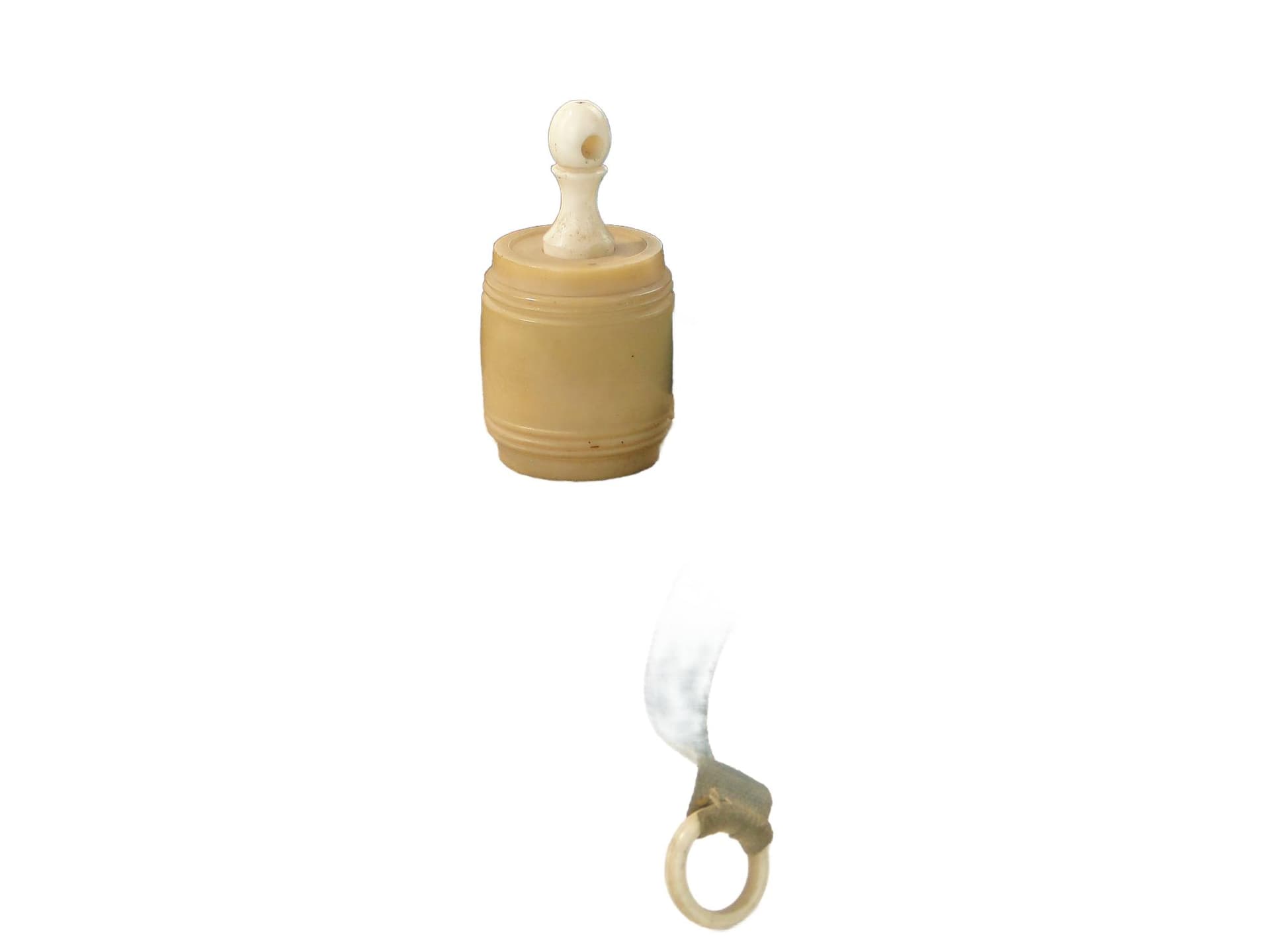 Miniature tailor's tape measure, beige white bone, France, 19th century