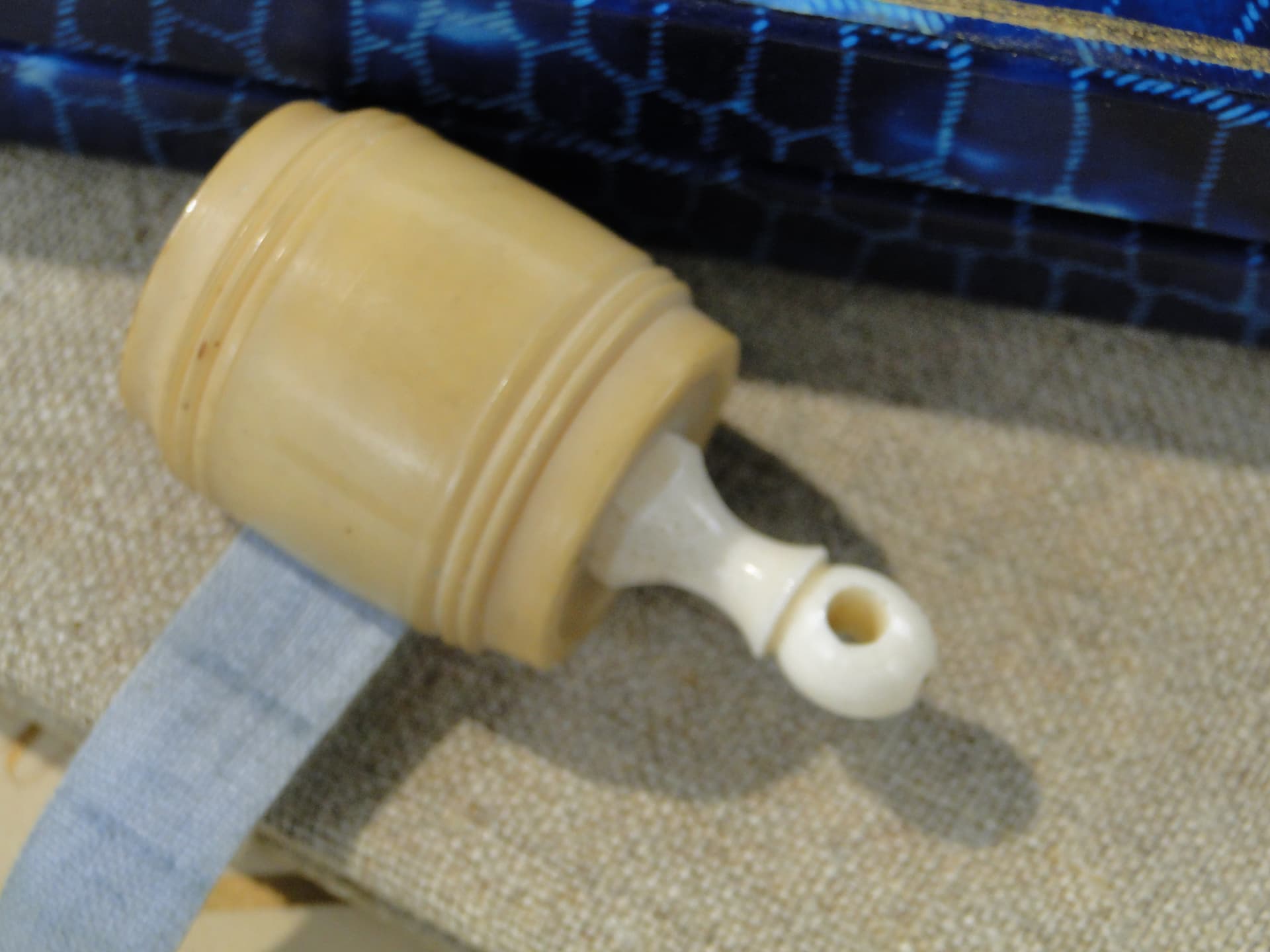 Miniature tailor's tape measure, beige white bone, France, 19th century - 347934