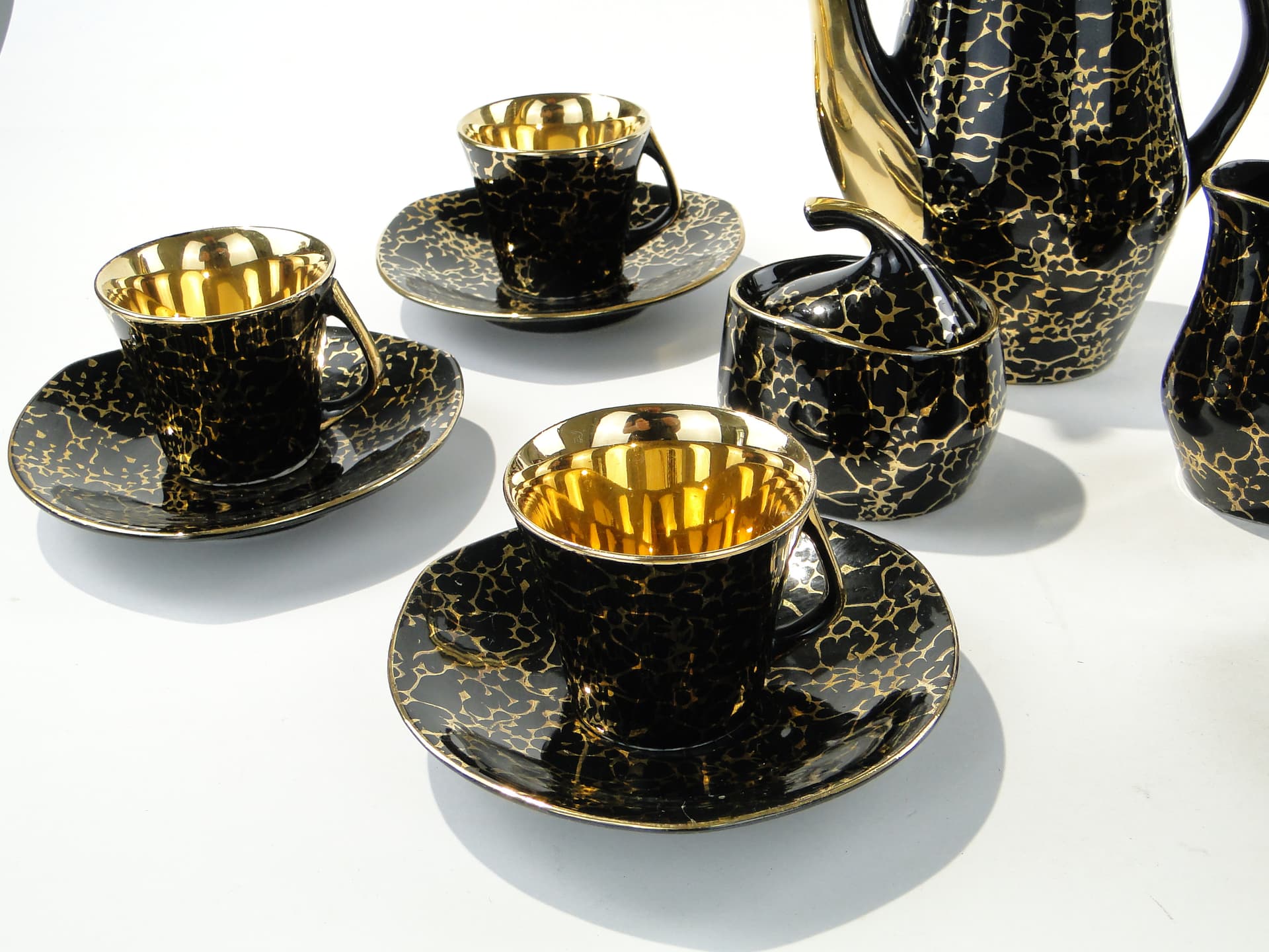 Coffee set Iza, black gold porcelain, by J. Wrzesień, Chodzież, Poland, 1960s. - 348059