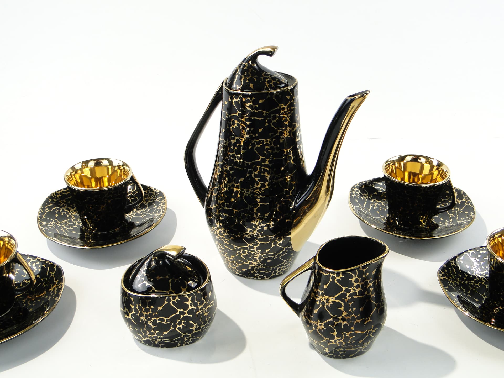 Coffee set Iza, black gold porcelain, by J. Wrzesień, Chodzież, Poland, 1960s. - 348046