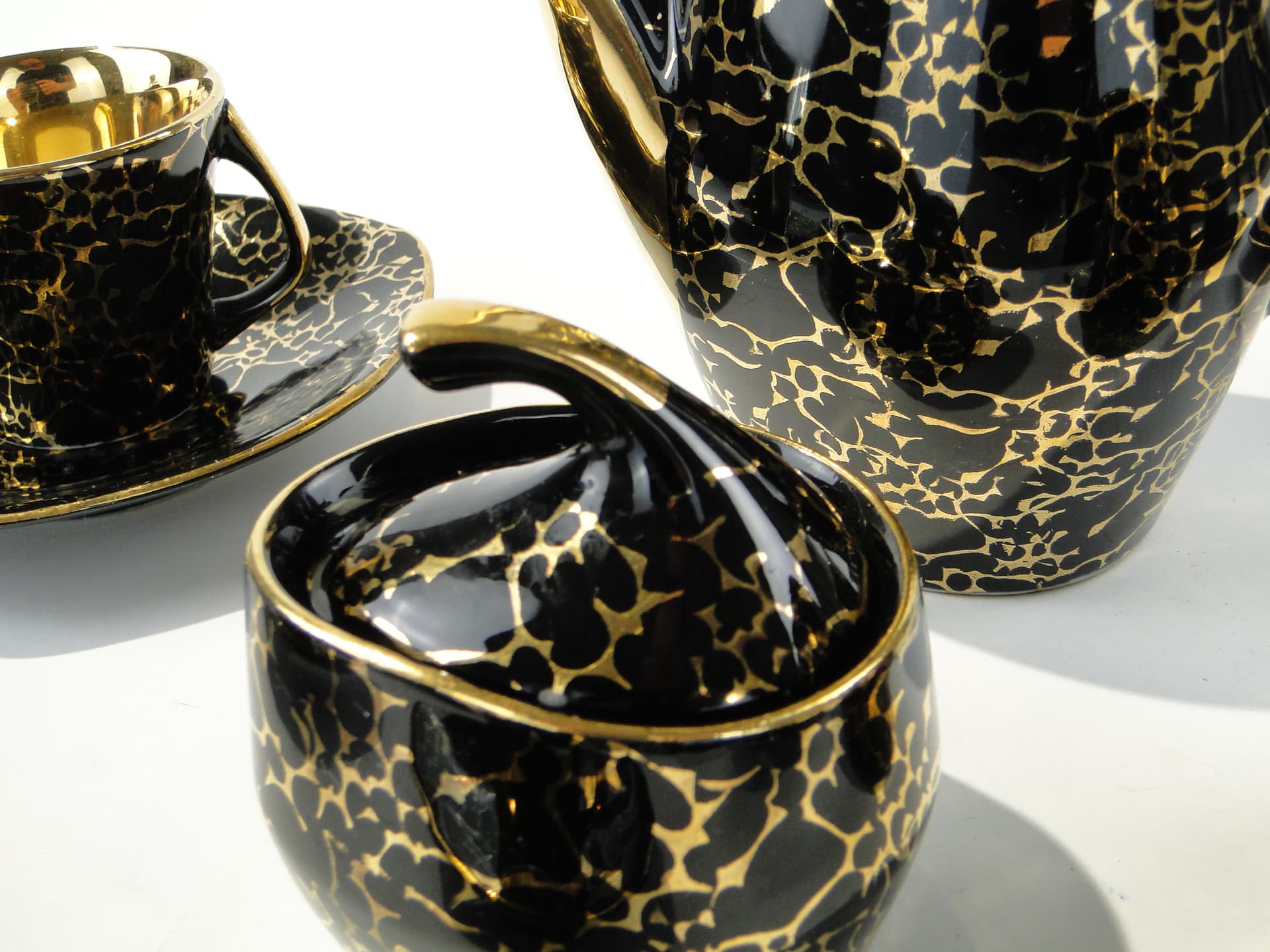 Coffee set Iza, black gold porcelain, by J. Wrzesień, Chodzież, Poland, 1960s. - 348051