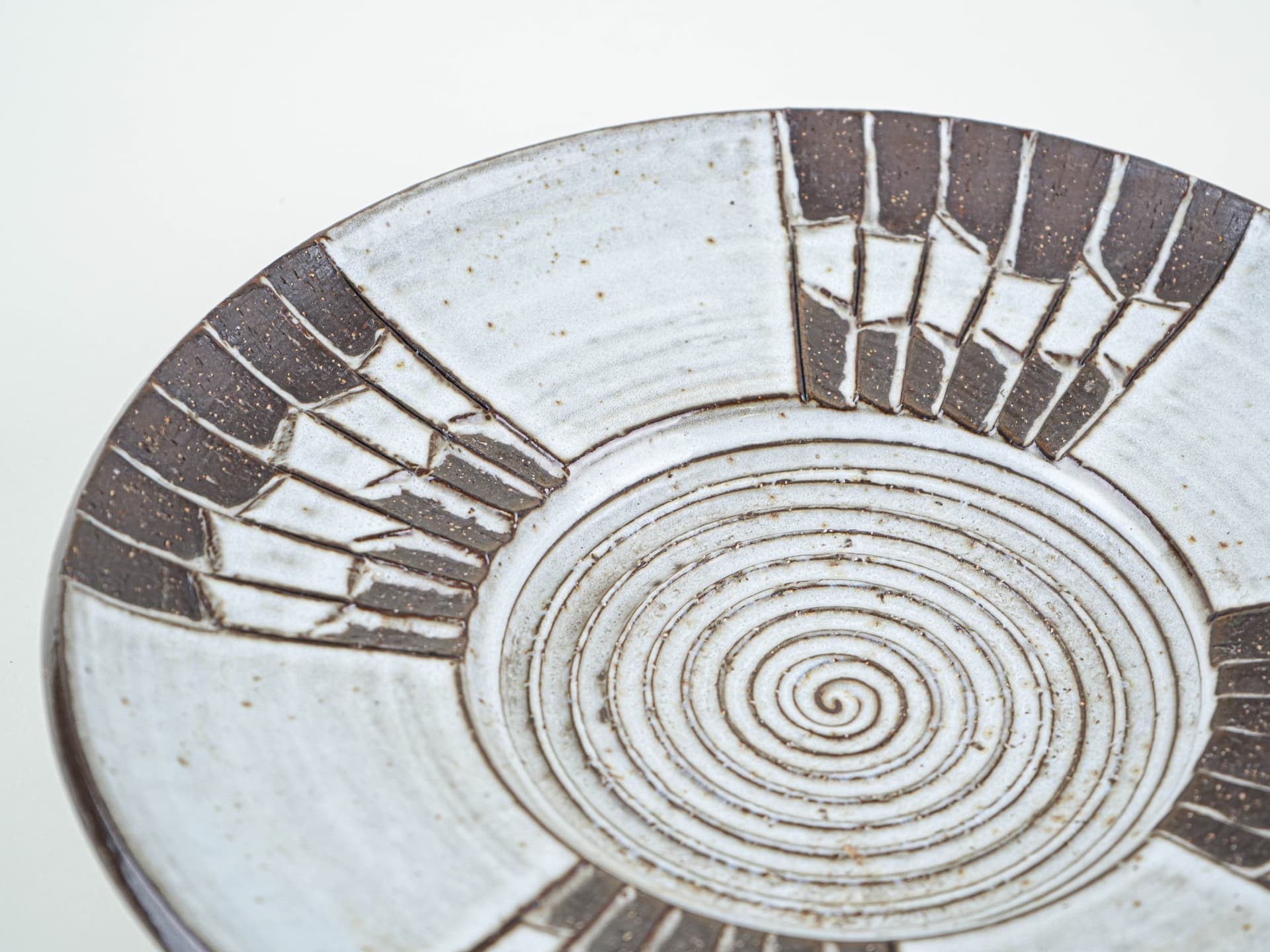 Bowl, white brown stoneware, by M. Starck, Michael Andersen & Søn, Denmark, 1970s. - 349284