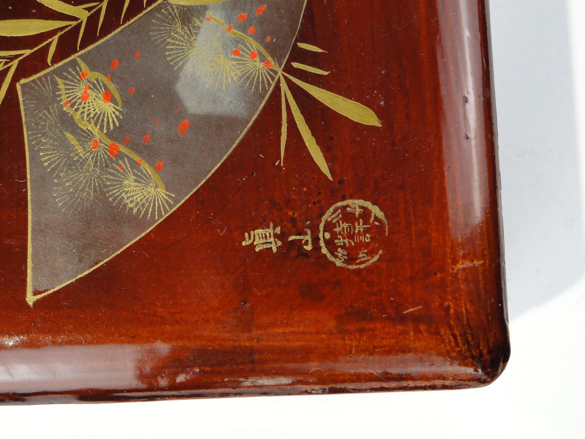 Lacquer box Meiji, brown red black gold green, wood lacquer gilt, Japan, early 20th century - 349406