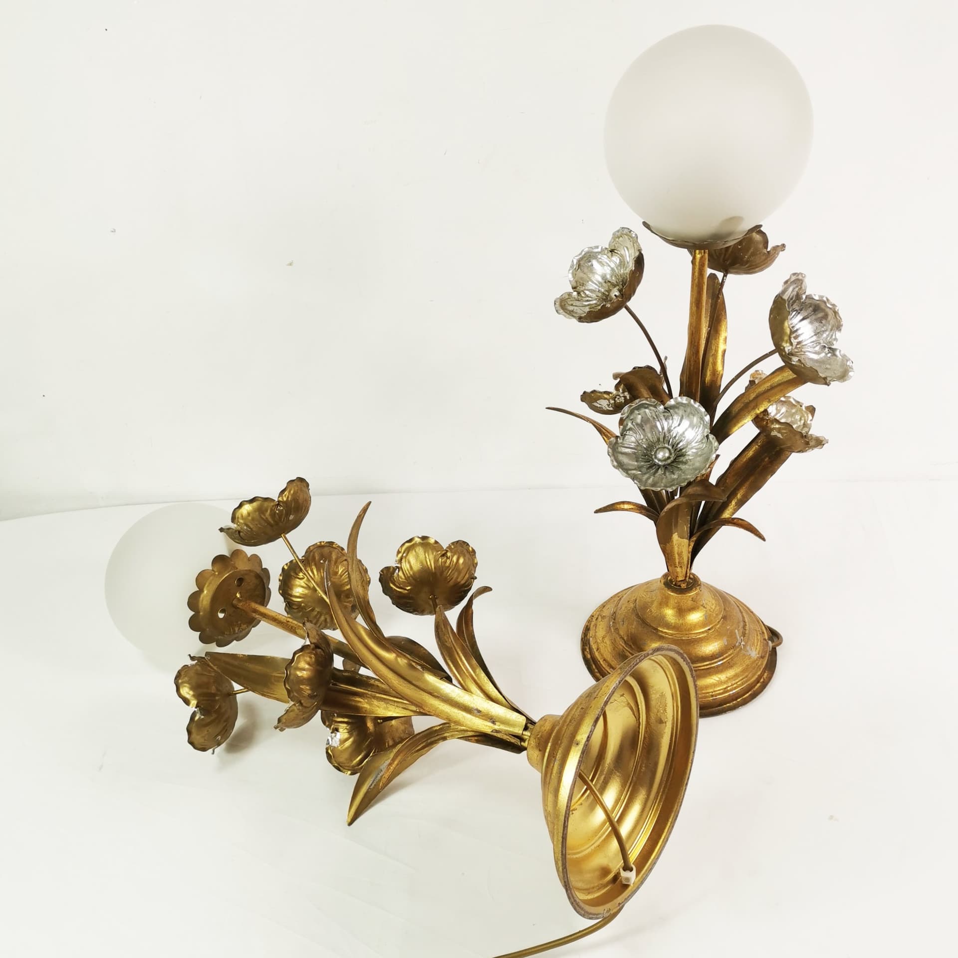 Pair of table lamps Regency Hollywood, gold silver metal, frosted glass, by H. Kögl, Germany, 1970s. - 349726