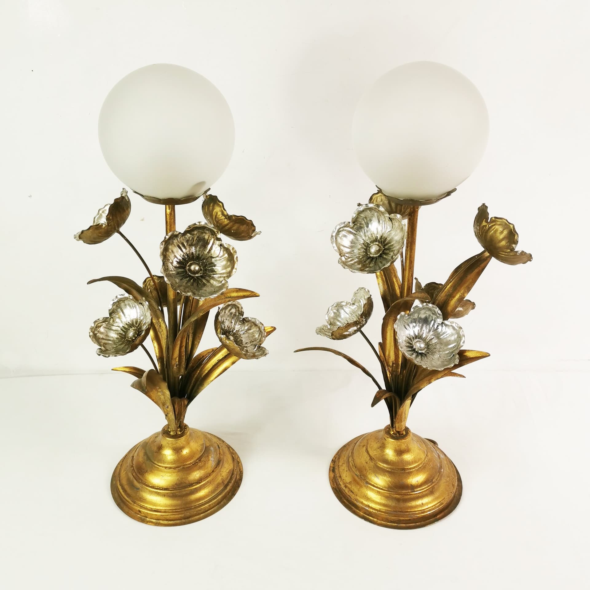 Pair of table lamps Regency Hollywood, gold silver metal, frosted glass, by H. Kögl, Germany, 1970s. - 349735