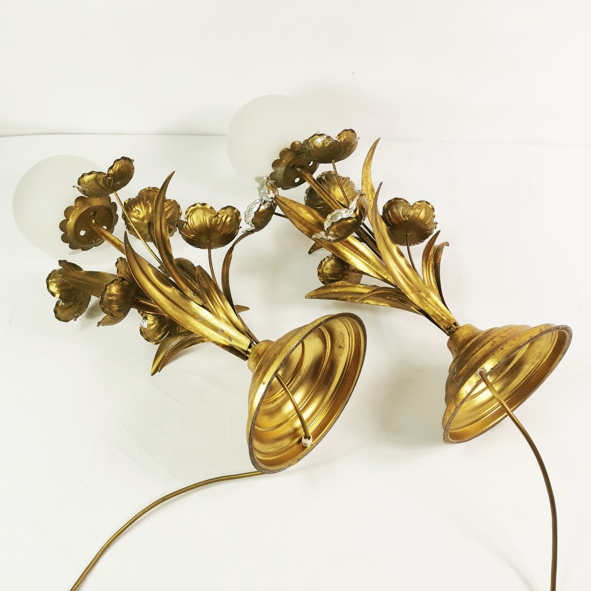 Pair of table lamps Regency Hollywood, gold silver metal, frosted glass, by H. Kögl, Germany, 1970s. - 349730