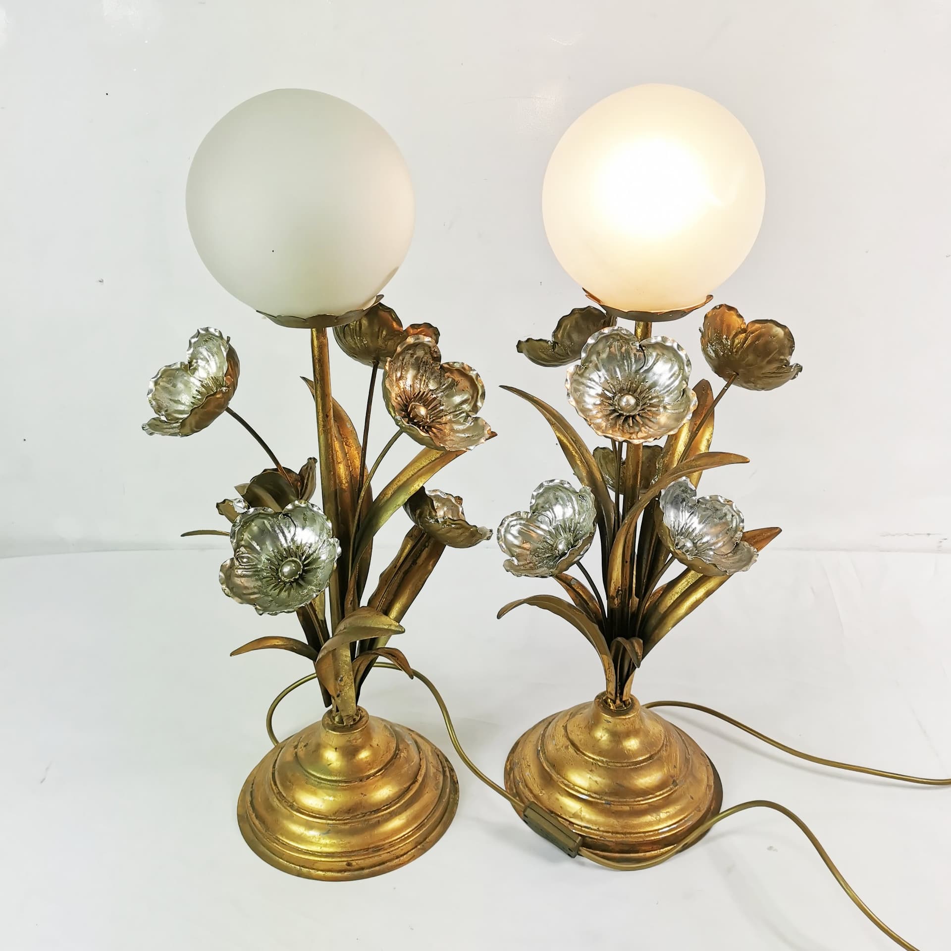 Pair of table lamps Regency Hollywood, gold silver metal, frosted glass, by H. Kögl, Germany, 1970s. - 349725