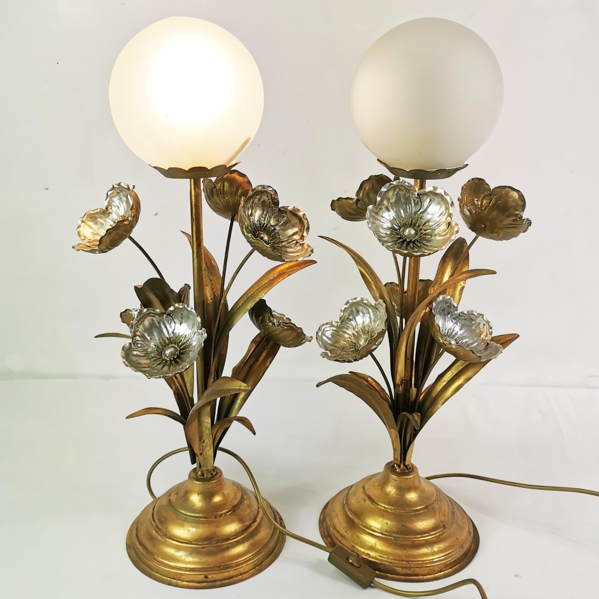 Pair of table lamps Regency Hollywood, gold silver metal, frosted glass, by H. Kögl, Germany, 1970s. - 349724