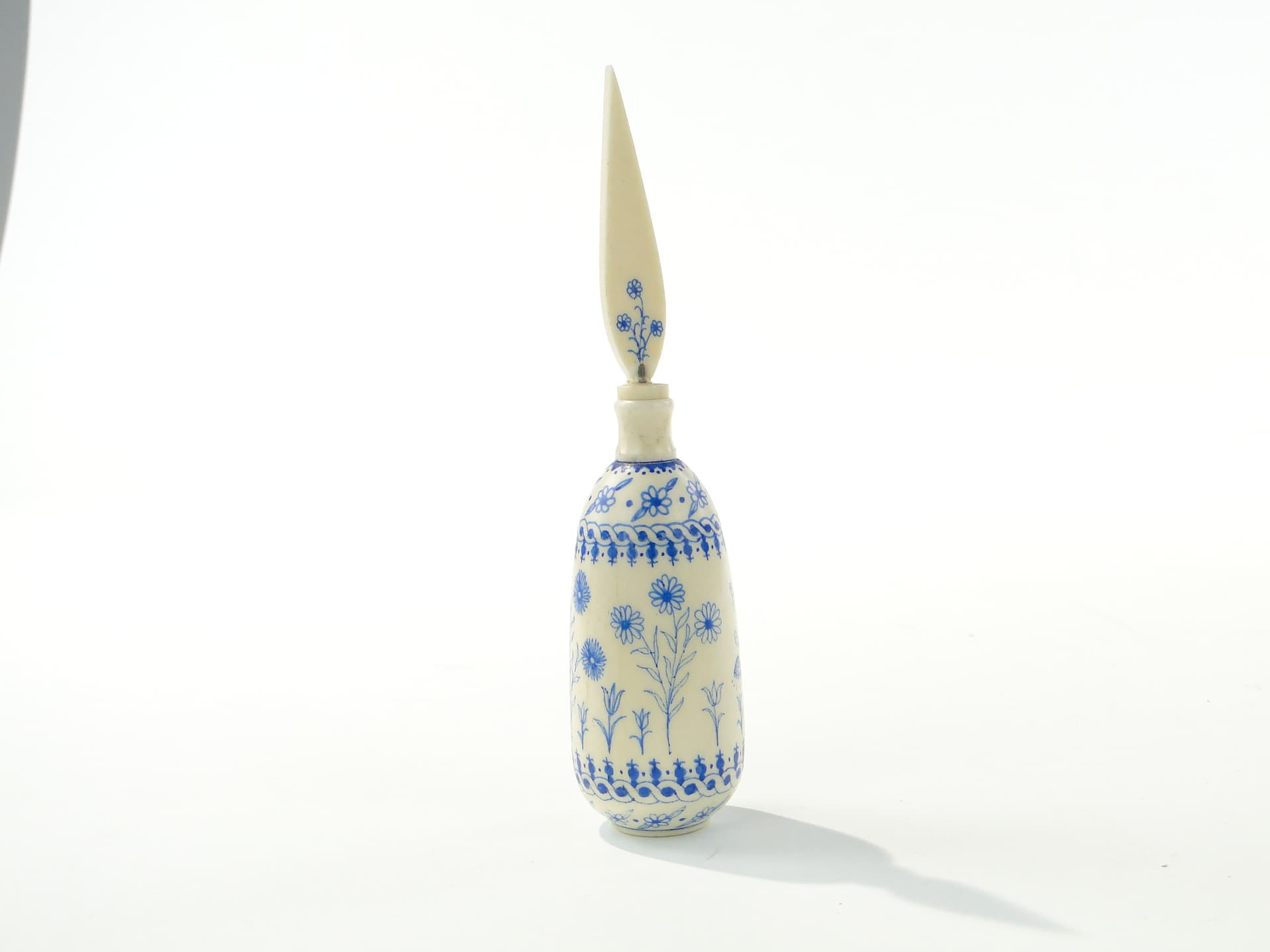 Attar Perfume Bottle, beige, bone, Persia or India, early 20th century - 349995