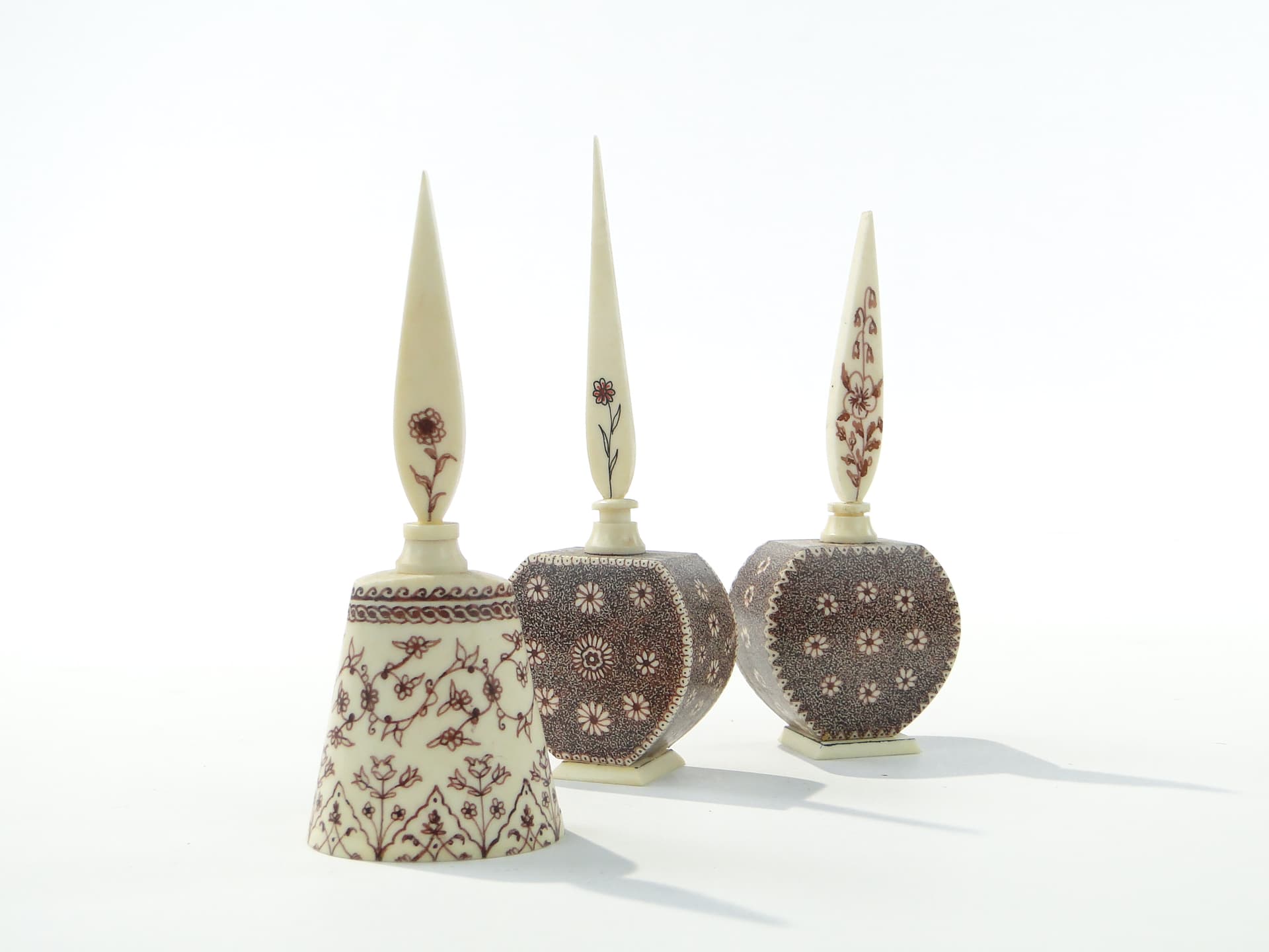 Attar Perfume Bottle, beige bone mosaic, brown henna, Persia/India, early 20th c. - 350003