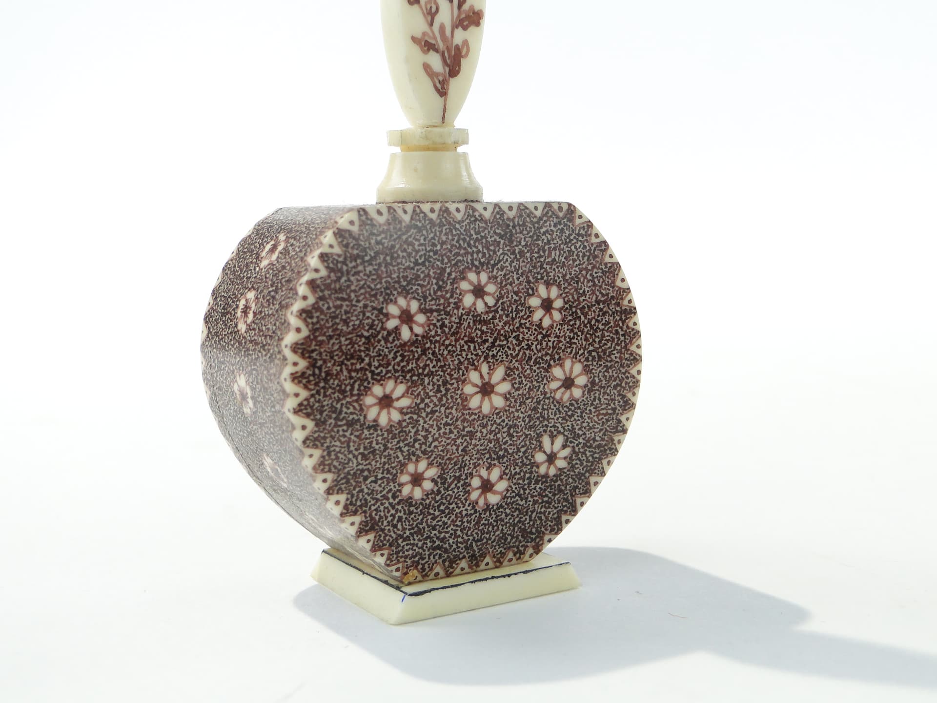 Attar Perfume Bottle, beige bone mosaic, brown henna, Persia/India, early 20th c. - 350006