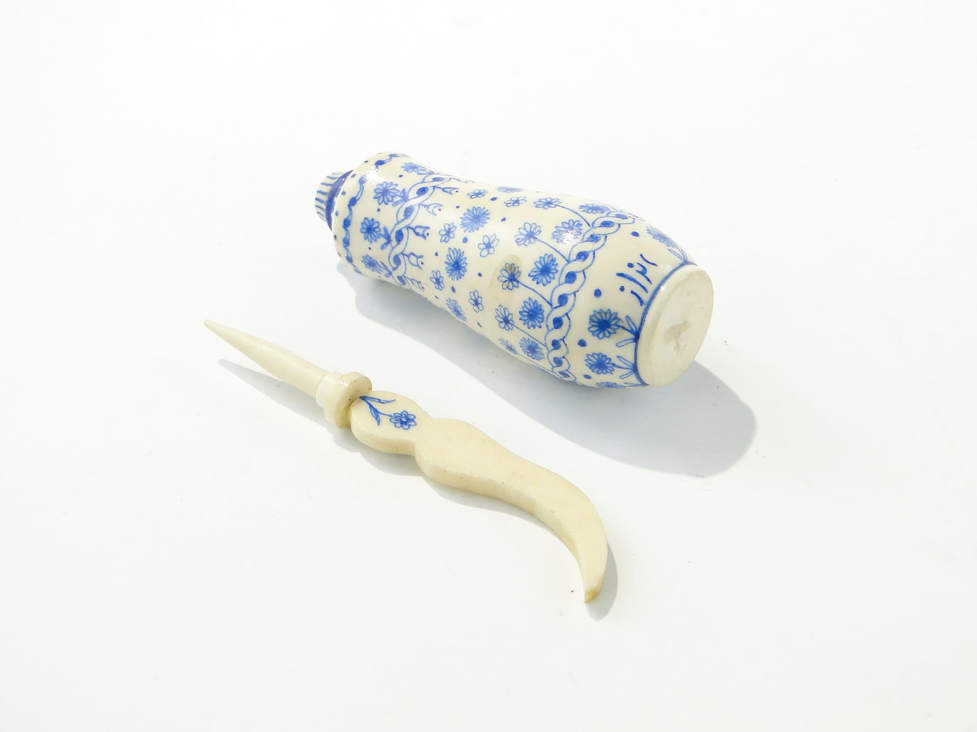 Attar Perfume Bottle, beige, bone, Persia/India, 1920s - 350015