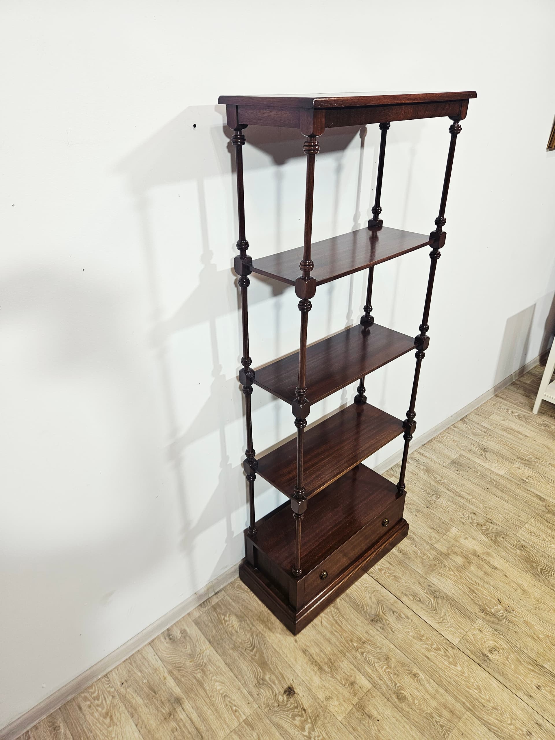 Classic étagère, England 1960s, mahogany brown or walnut brown - 350097