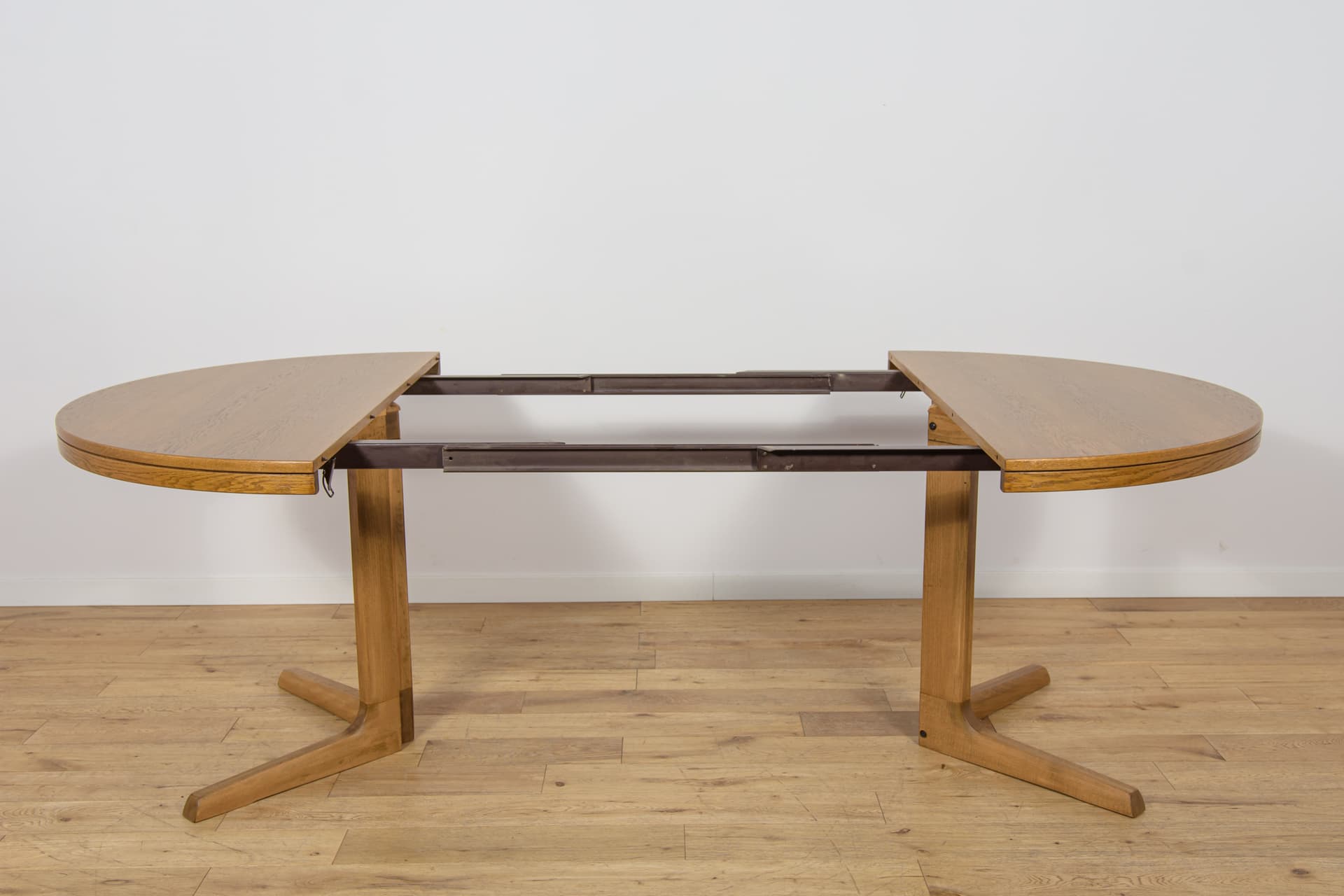 Round Extendable Table, brown oak, Farstrup Møbler, Denmark, 1970s. - 350195