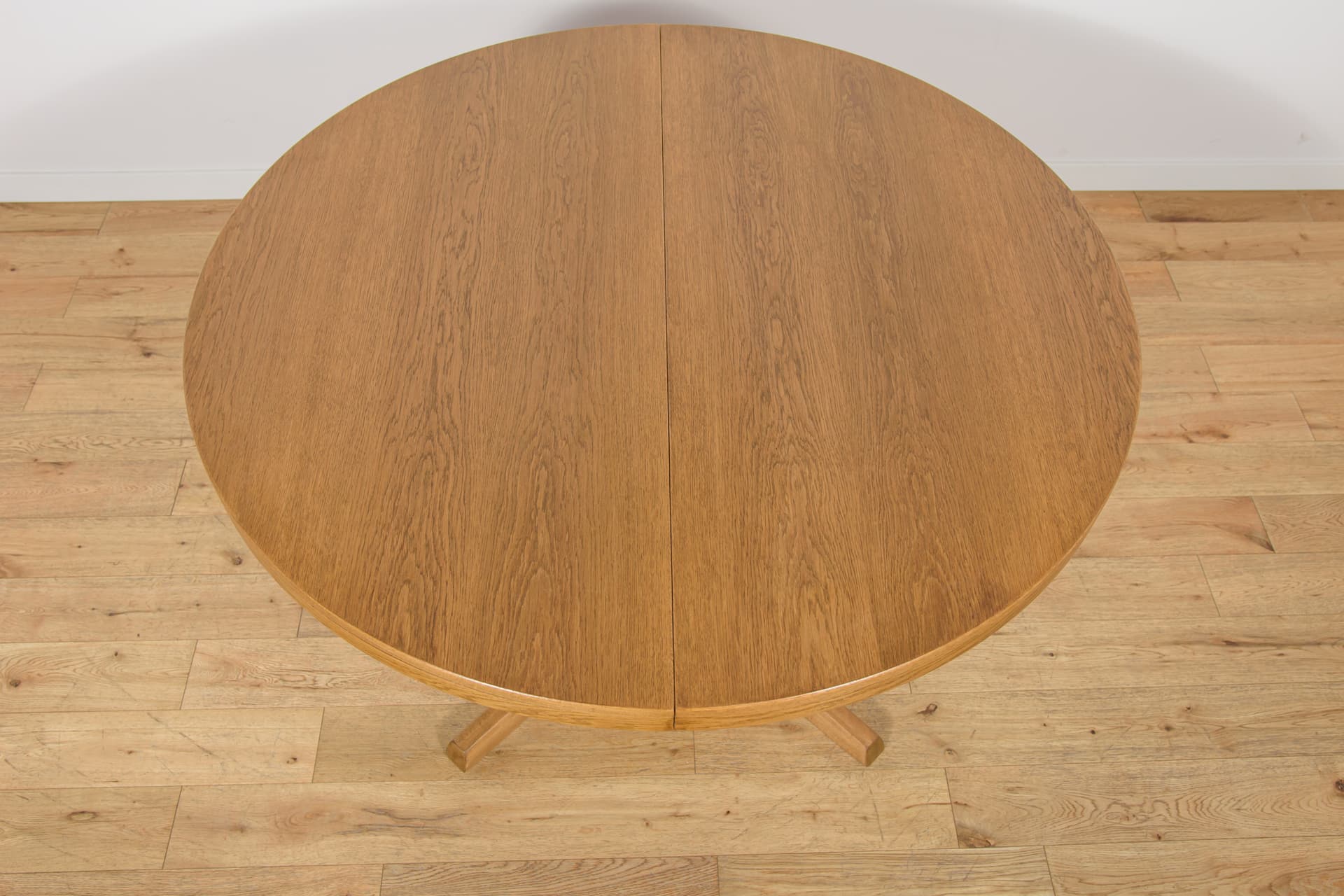 Round Extendable Table, brown oak, Farstrup Møbler, Denmark, 1970s. - 350193