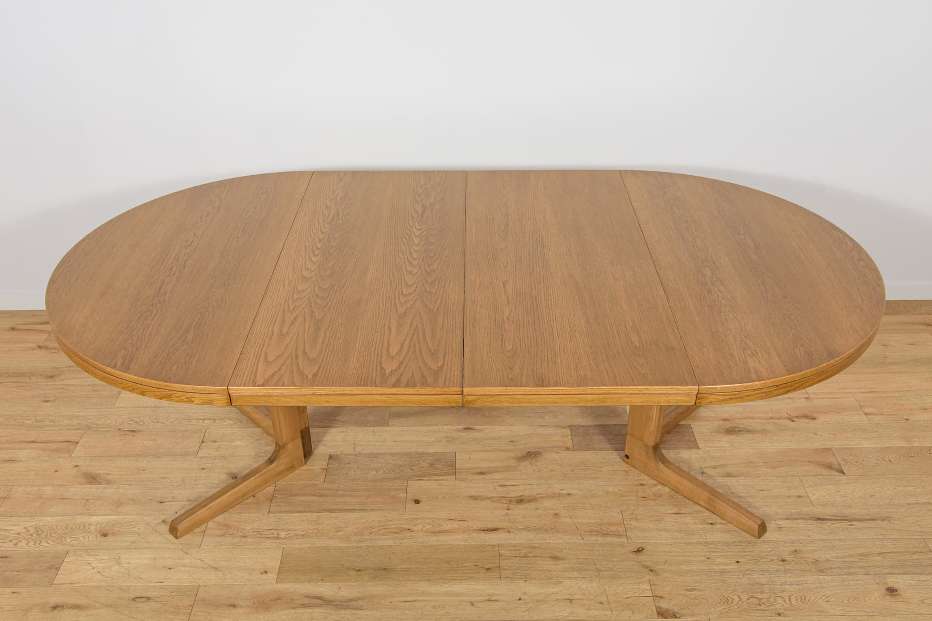 Round Extendable Table, brown oak, Farstrup Møbler, Denmark, 1970s. - 350198