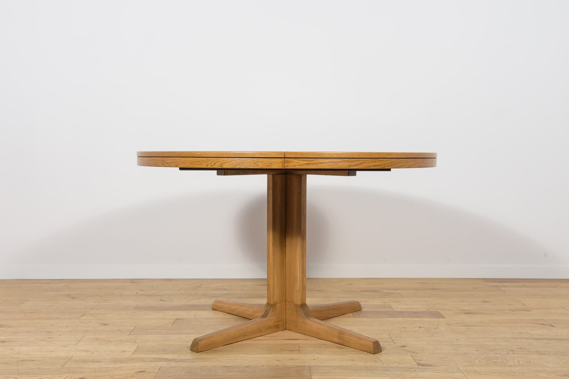 Round Extendable Table, brown oak, Farstrup Møbler, Denmark, 1970s. - 350192
