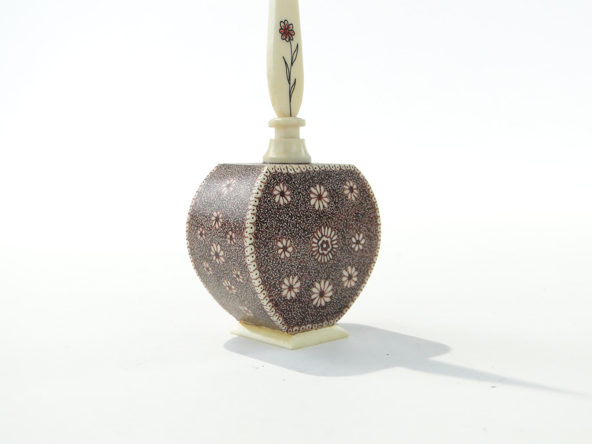 Perfume Bottle Attar, beige brown, bone henna, India, early 20th c. - 350213