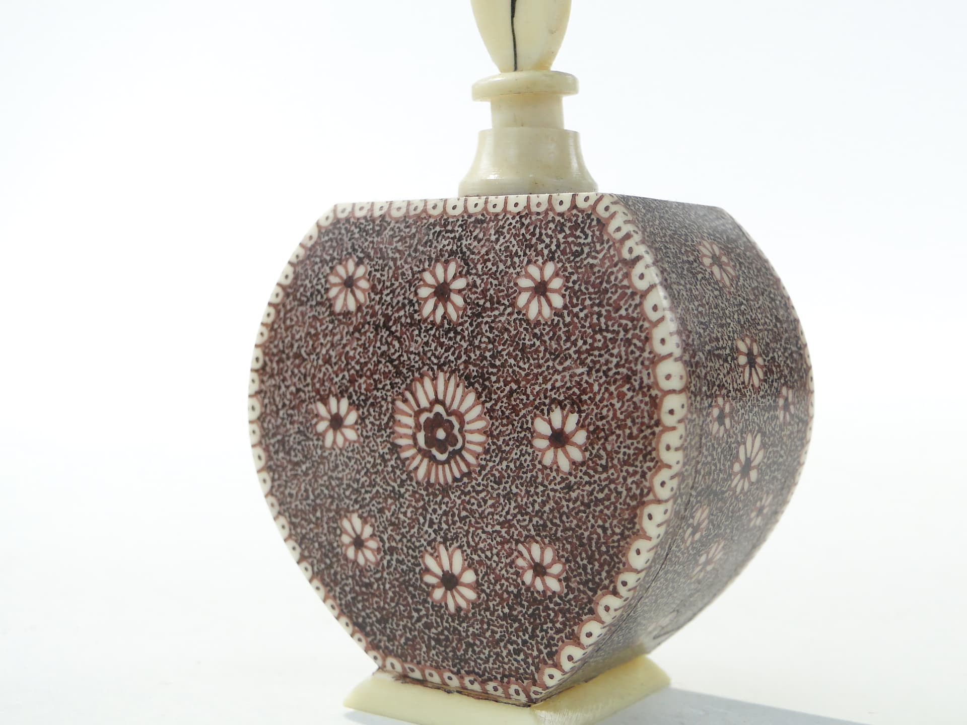 Perfume Bottle Attar, beige brown, bone henna, India, early 20th c. - 350216