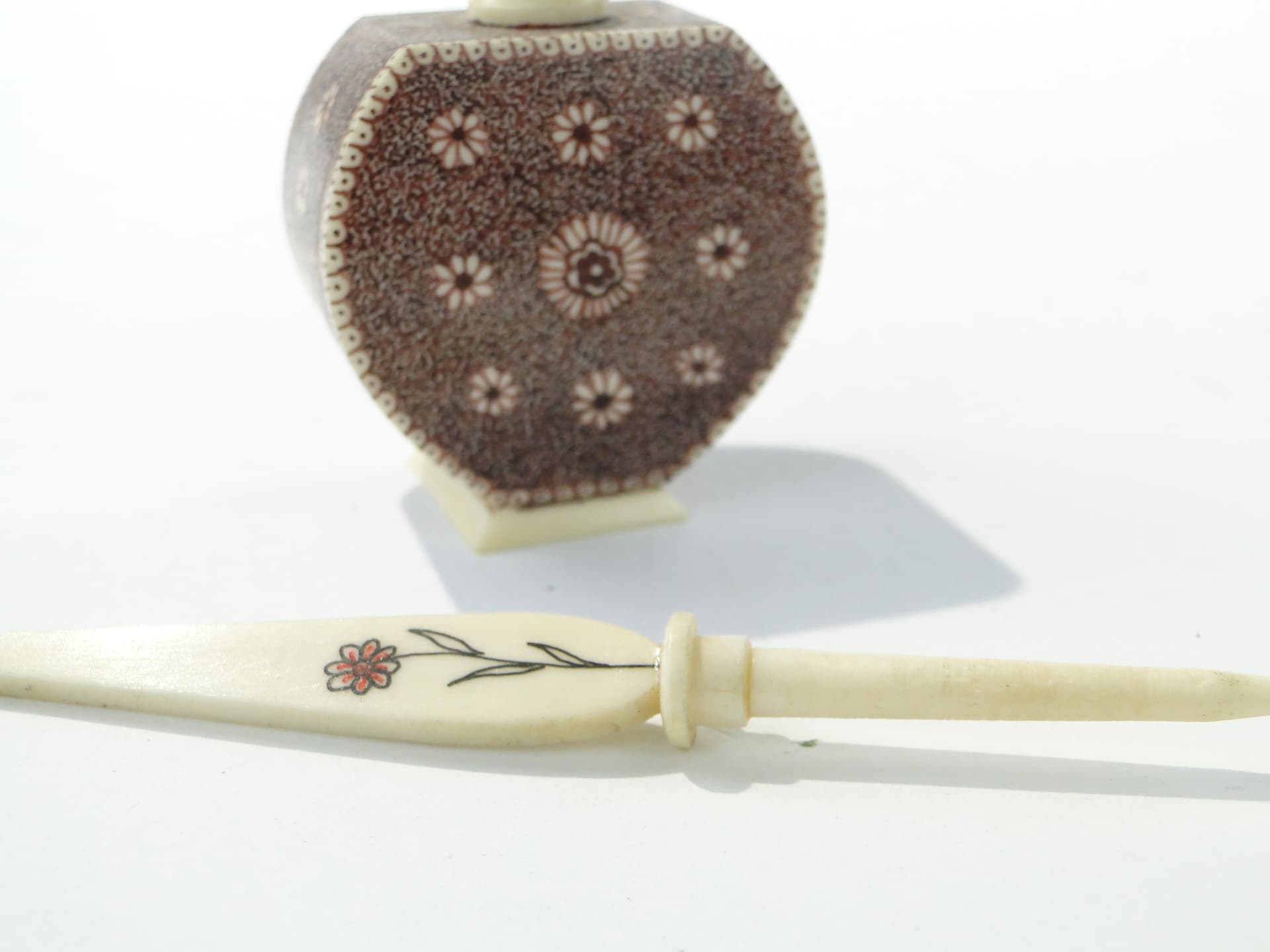 Perfume Bottle Attar, beige brown, bone henna, India, early 20th c. - 350210