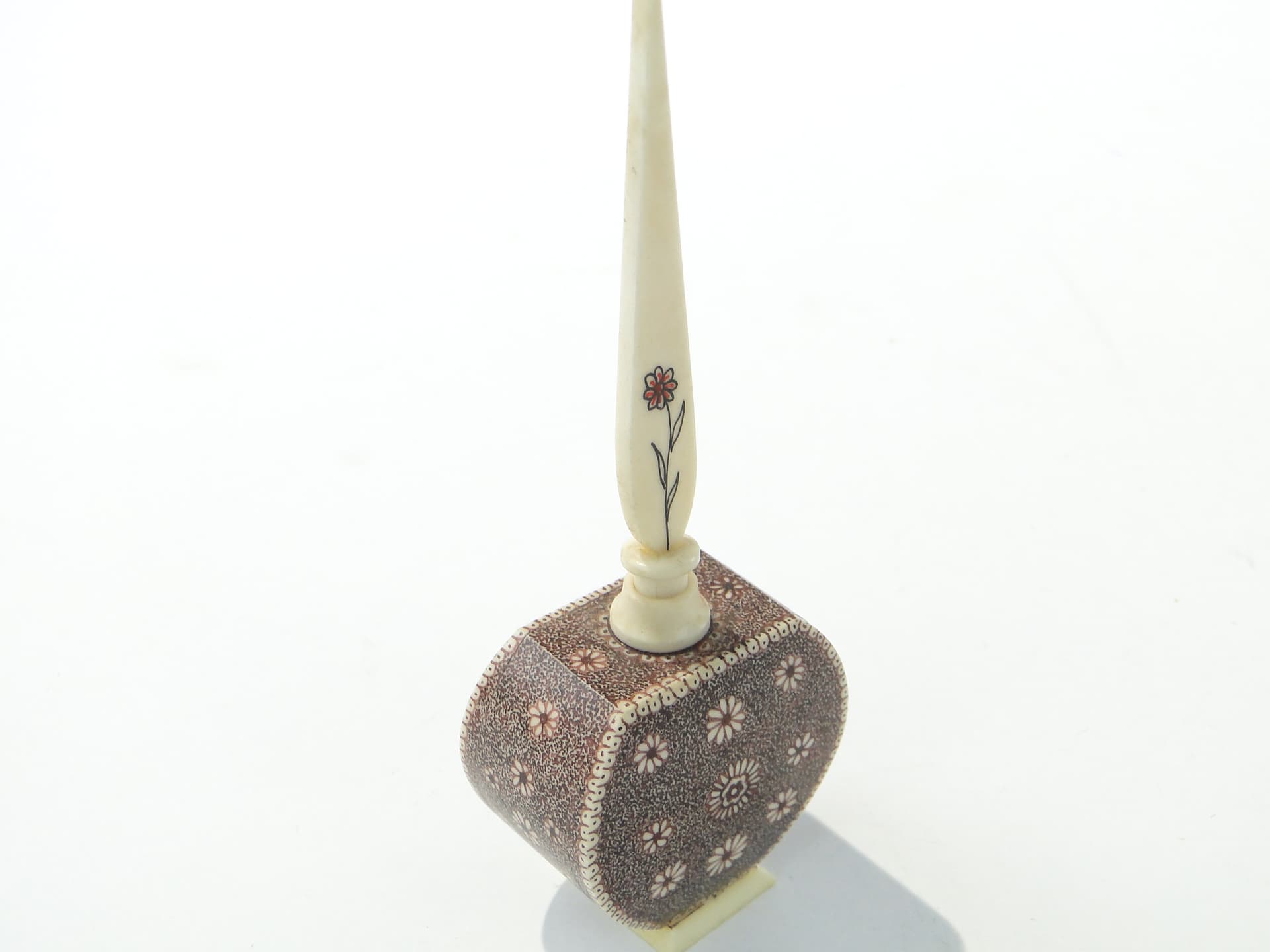 Perfume Bottle Attar, beige brown, bone henna, India, early 20th c. - 350214