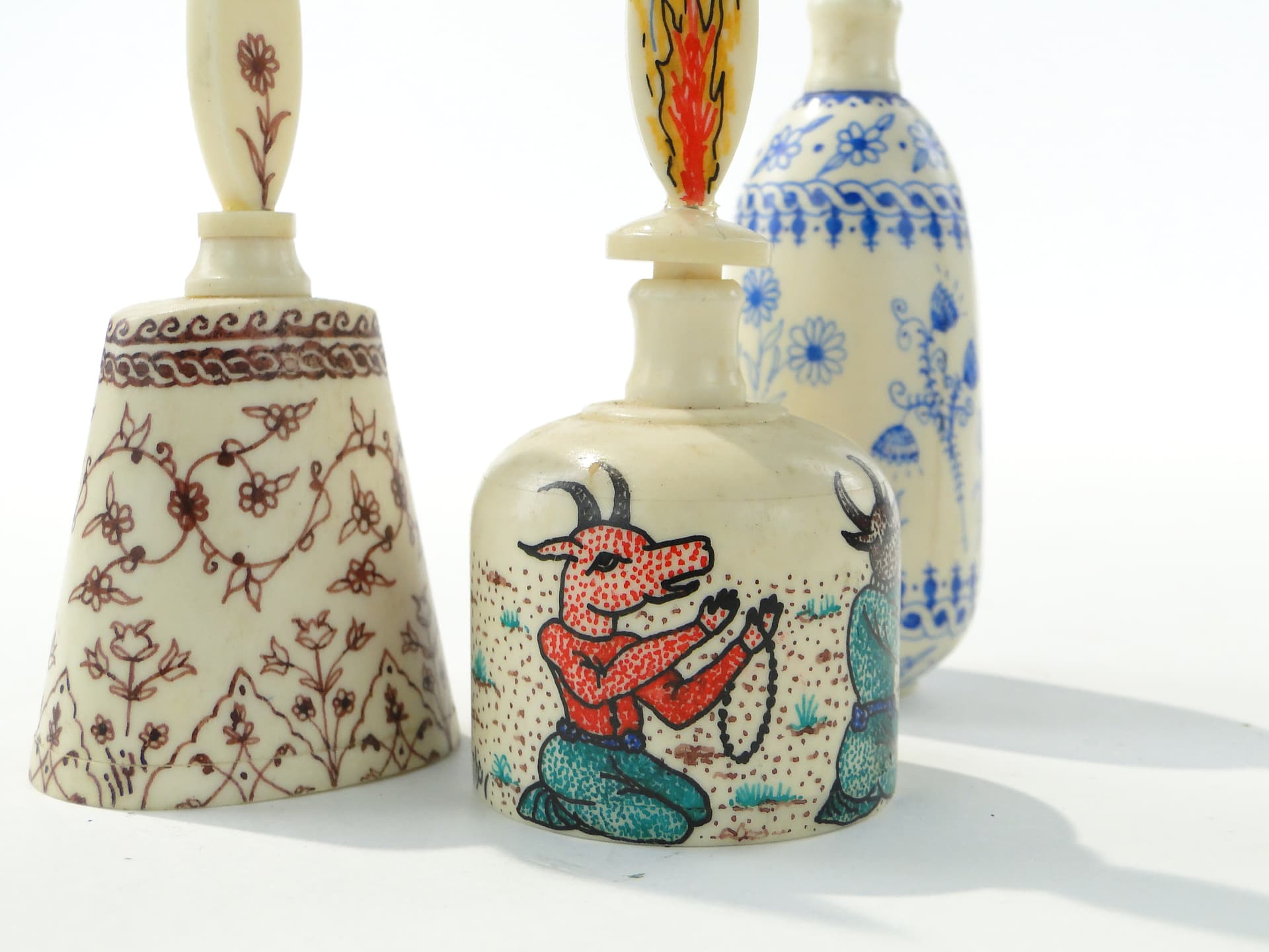 Attar Perfume Bottle, polychrome bone, India, early 20th c. - 350284