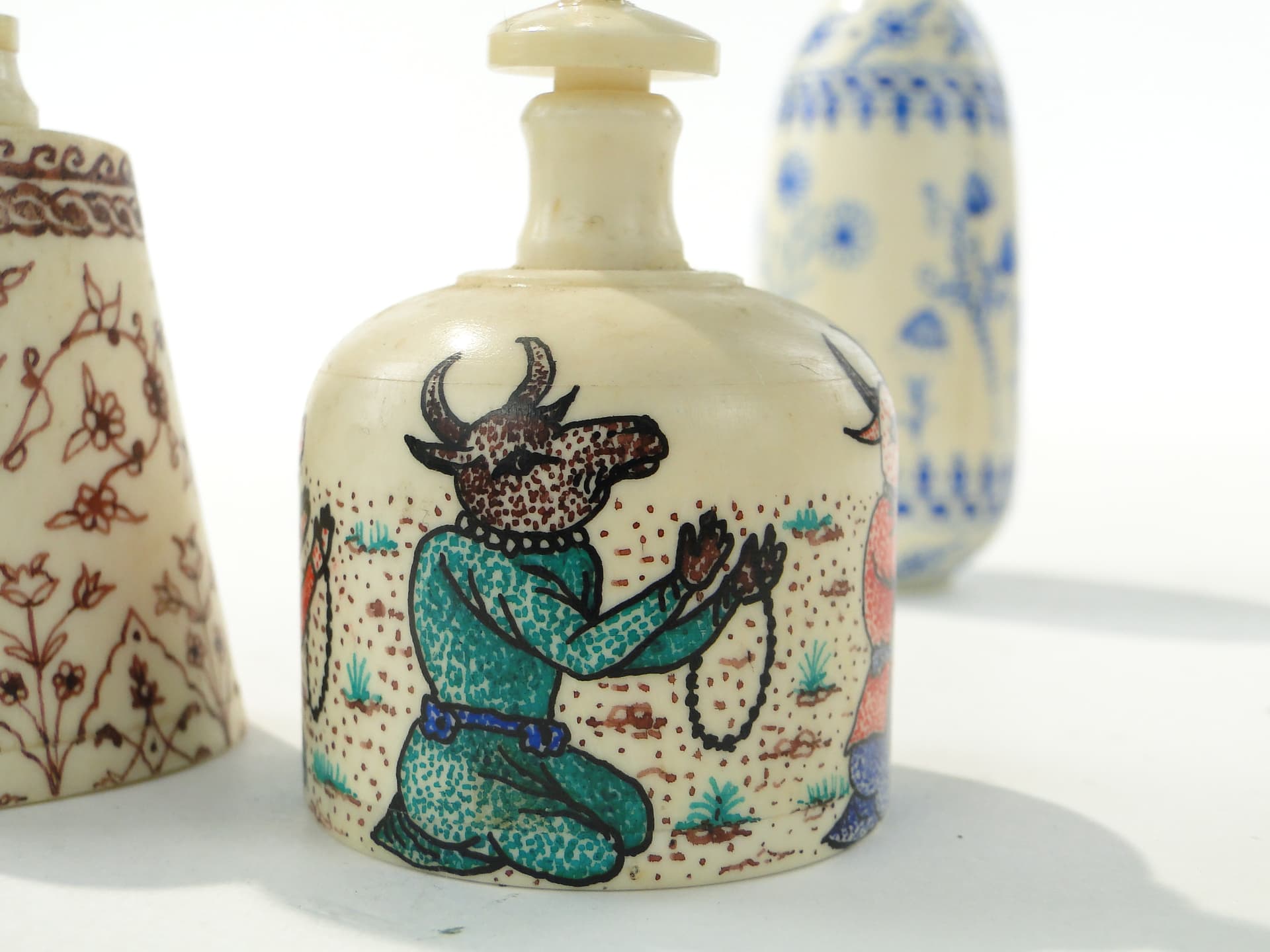 Attar Perfume Bottle, polychrome bone, India, early 20th c. - 350286