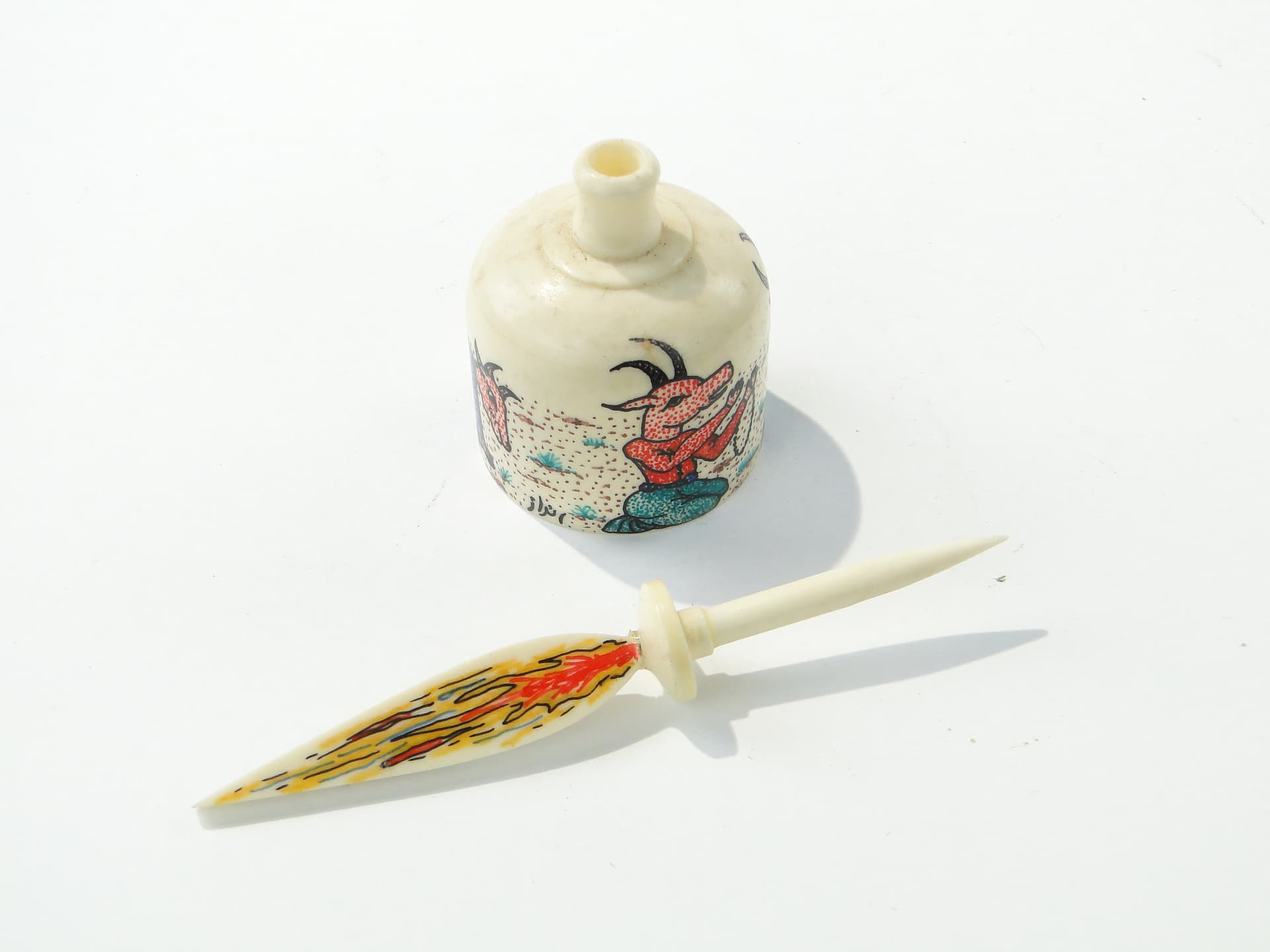 Attar Perfume Bottle, polychrome bone, India, early 20th c. - 350290