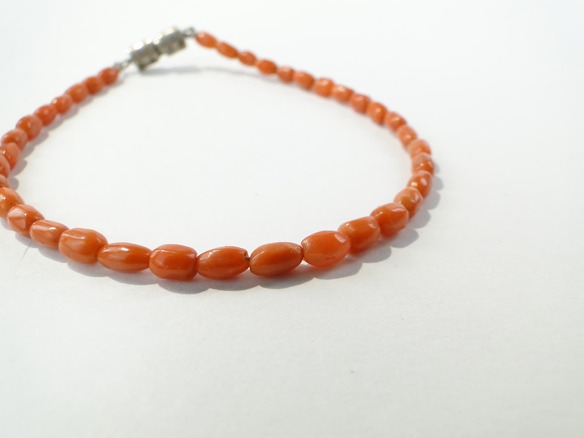 Bracelet, red natural coral, silver metal, vintage, 1950s - 350588