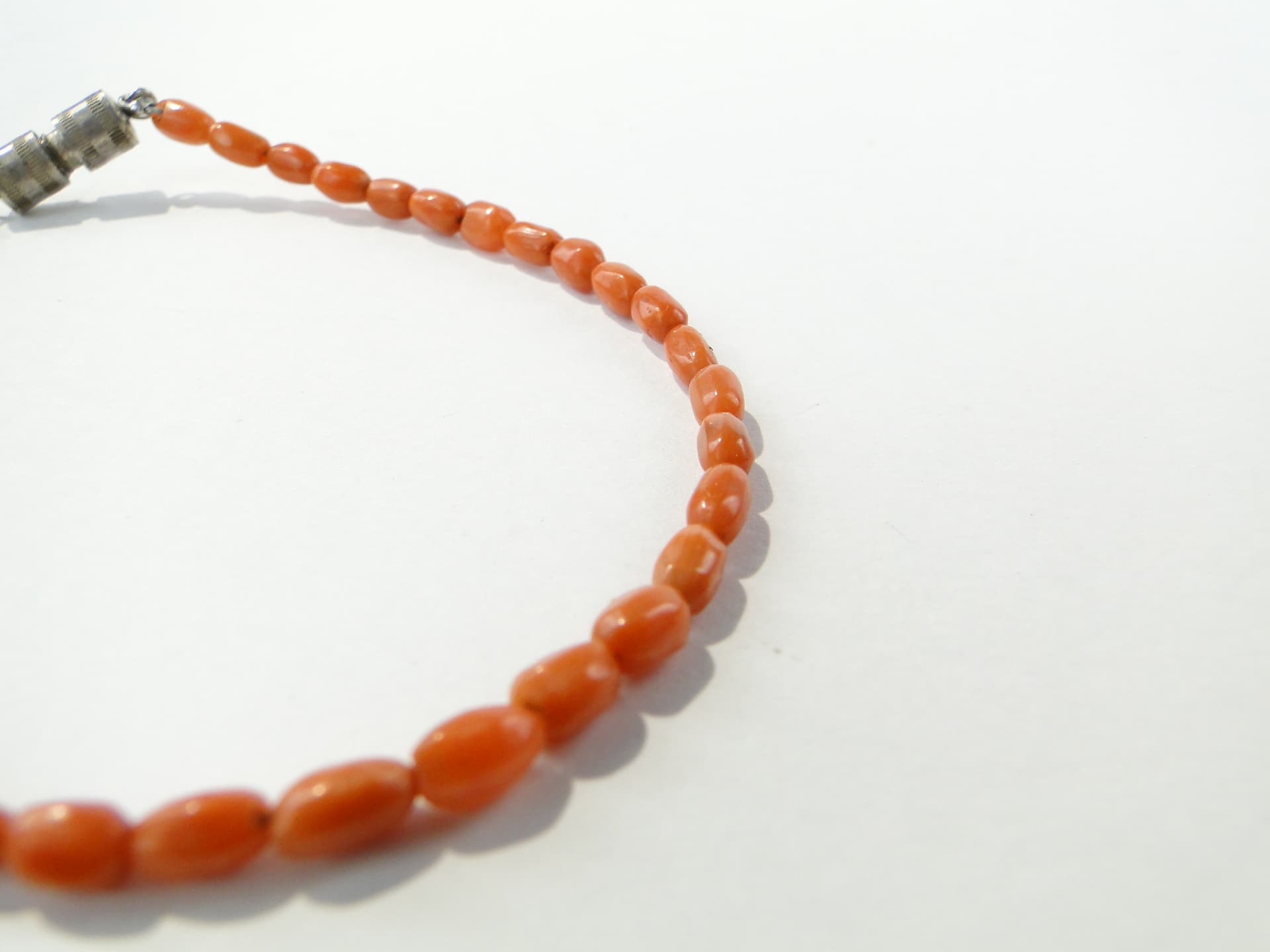 Bracelet, red natural coral, silver metal, vintage, 1950s - 350589
