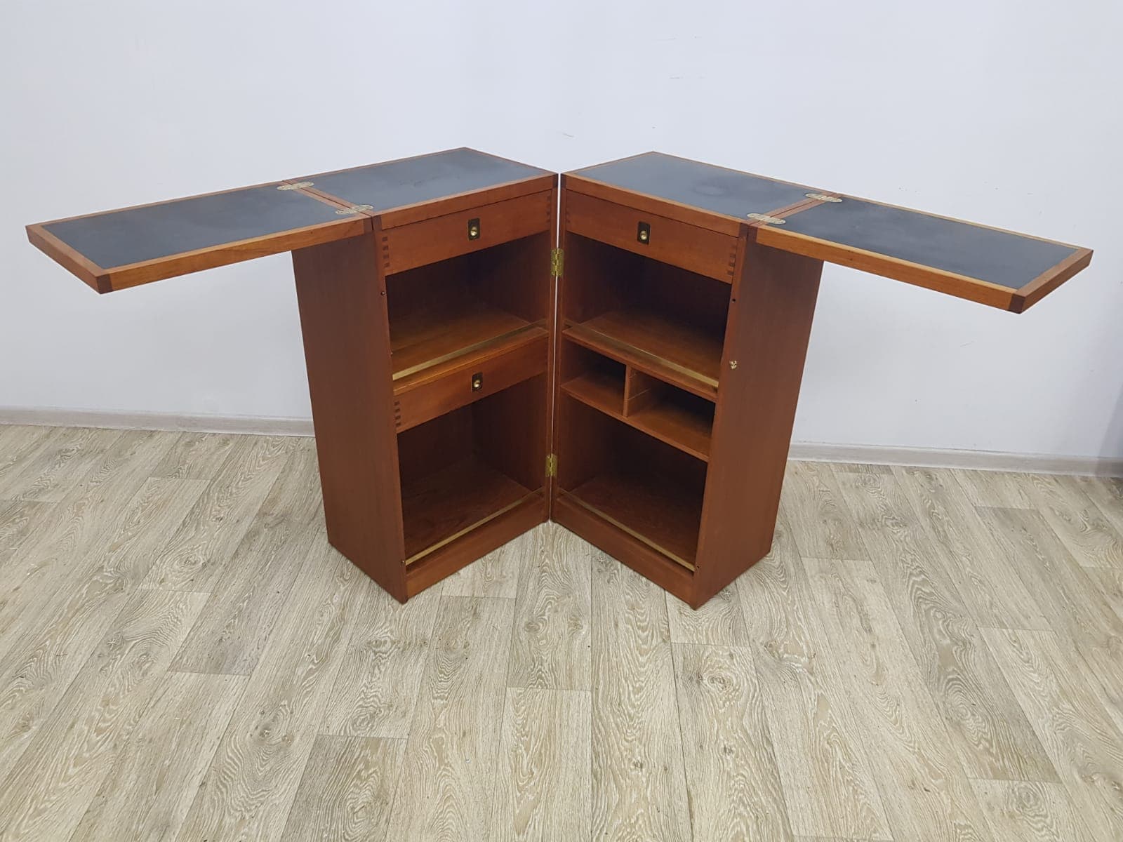 Bar cabinet Reno Wahl Iversen, teak brown, Dyrlund - 350618