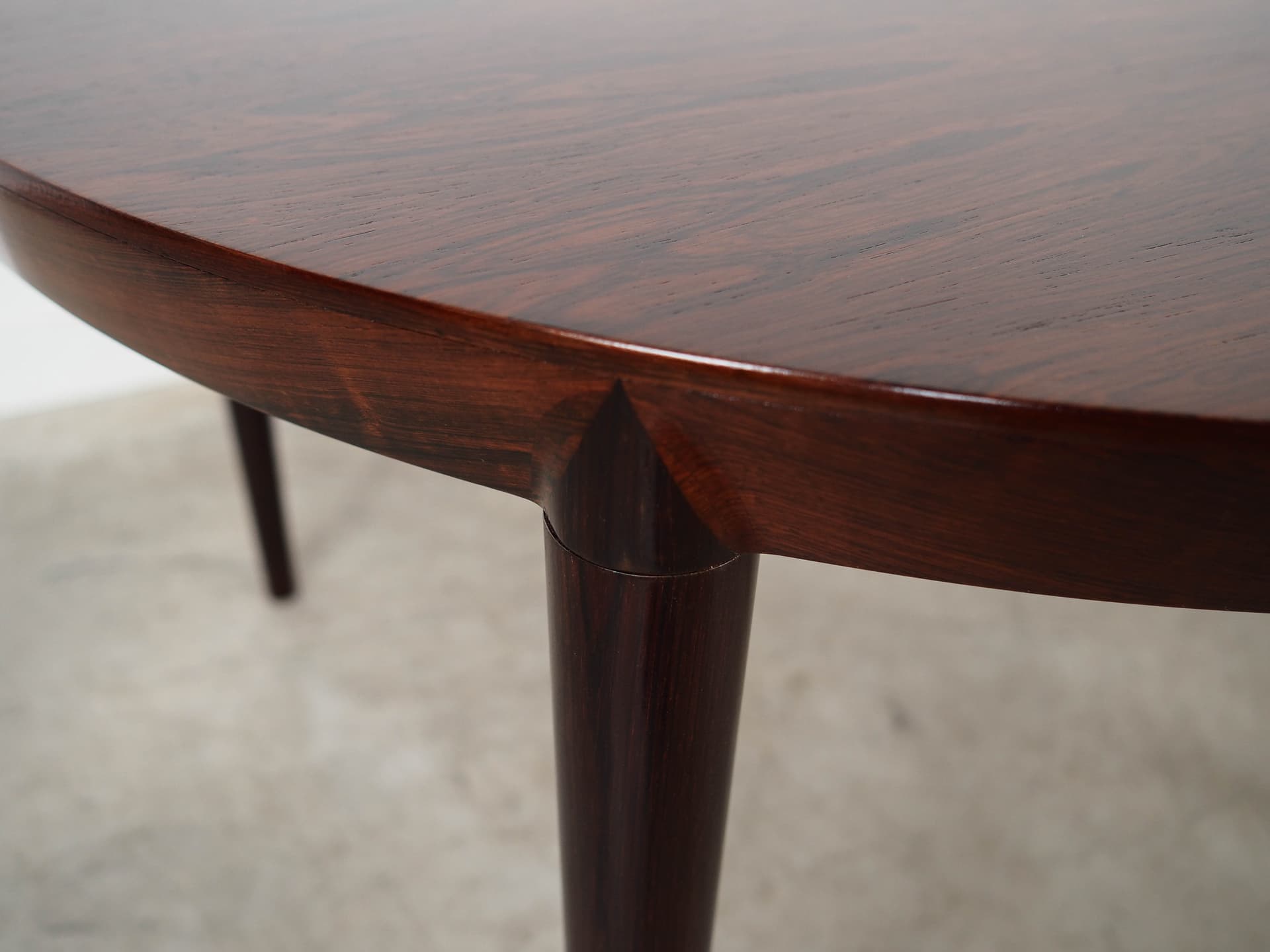 Round dining table, brown-red rosewood, by S. Hansen, Denmark, 1960s. - 350765