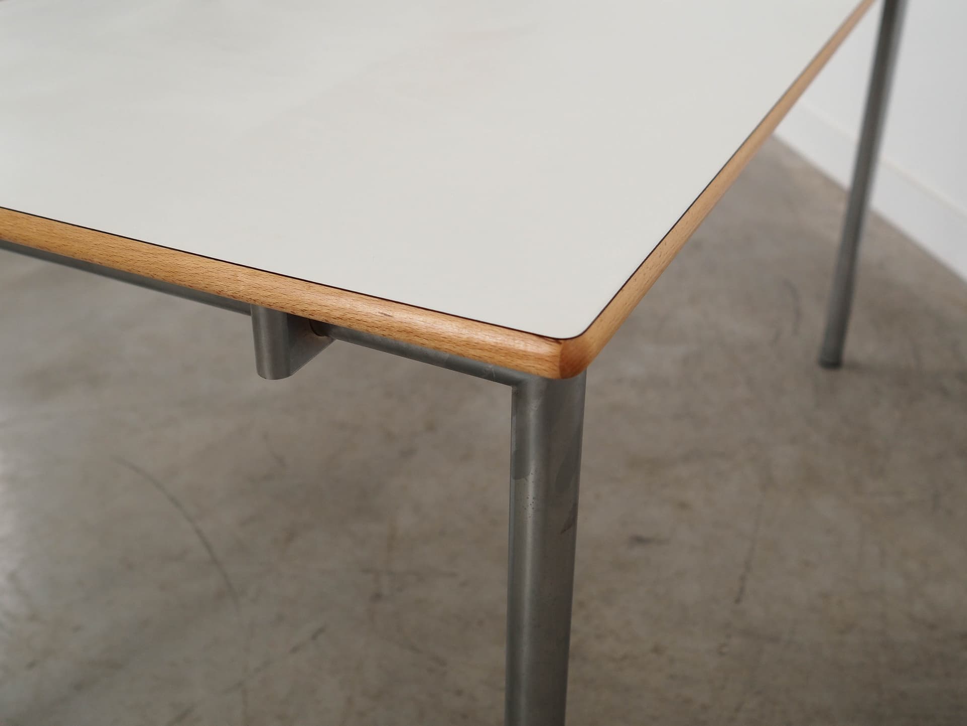 Stół prostokątny, laminat biały, drewno, metal, Dania - 351022