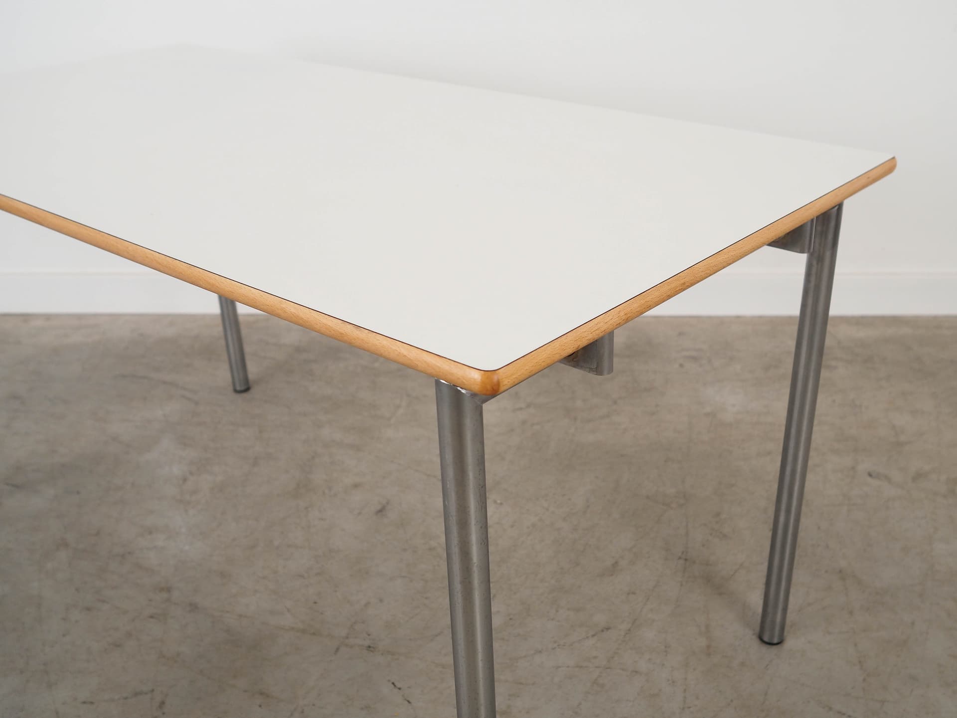Stół prostokątny, laminat biały, drewno, metal, Dania - 351021