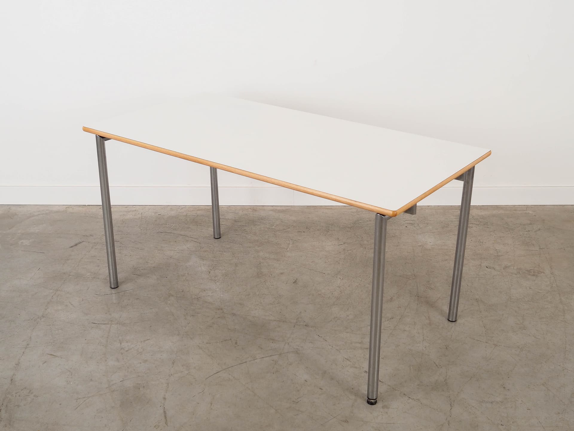 Stół prostokątny, laminat biały, drewno, metal, Dania - 351020