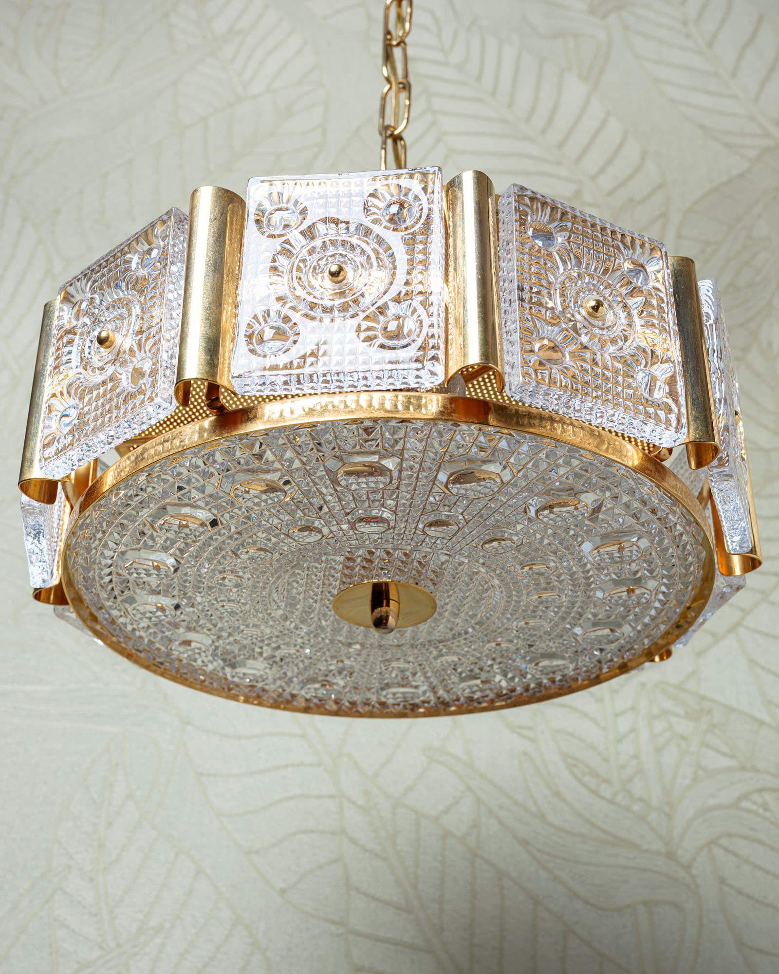 Lampa sufitowa, złoto przezroczysty, mosiądz szkło, proj. C. Fagerlund, Orrefors, Szwecja, lata 60.
