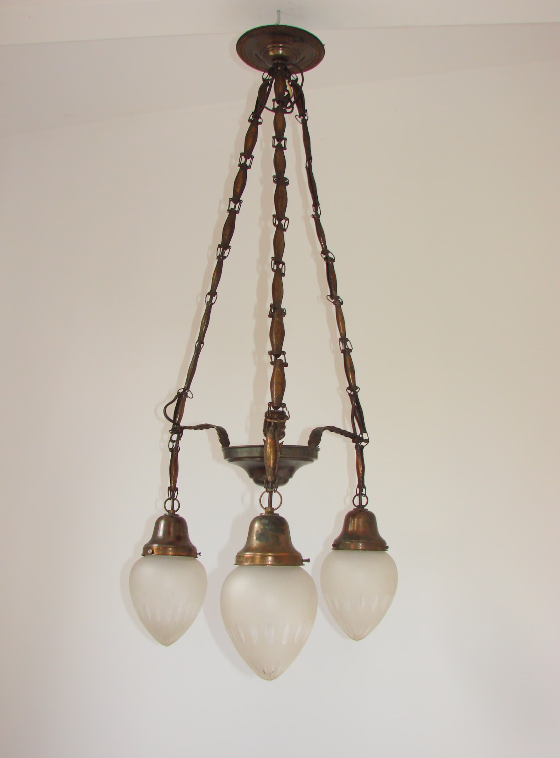 Żyrandol Art Déco, mosiądz patynowany, szkło mleczne, lata 30. - 351402