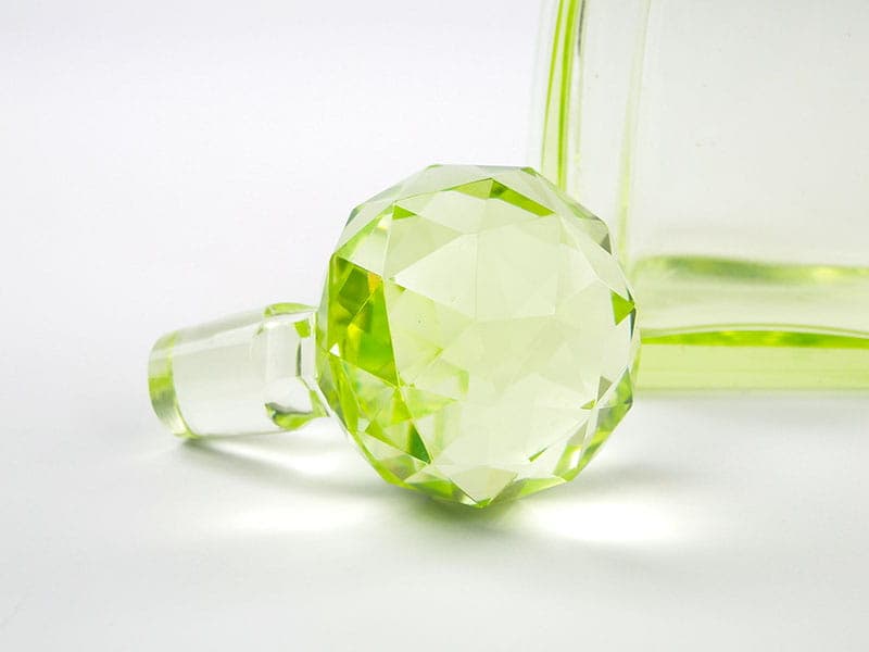 Decanter Art Deco, yellow-green uranium crystal glass, Moser, Czechoslovakia, 1920s - 351577